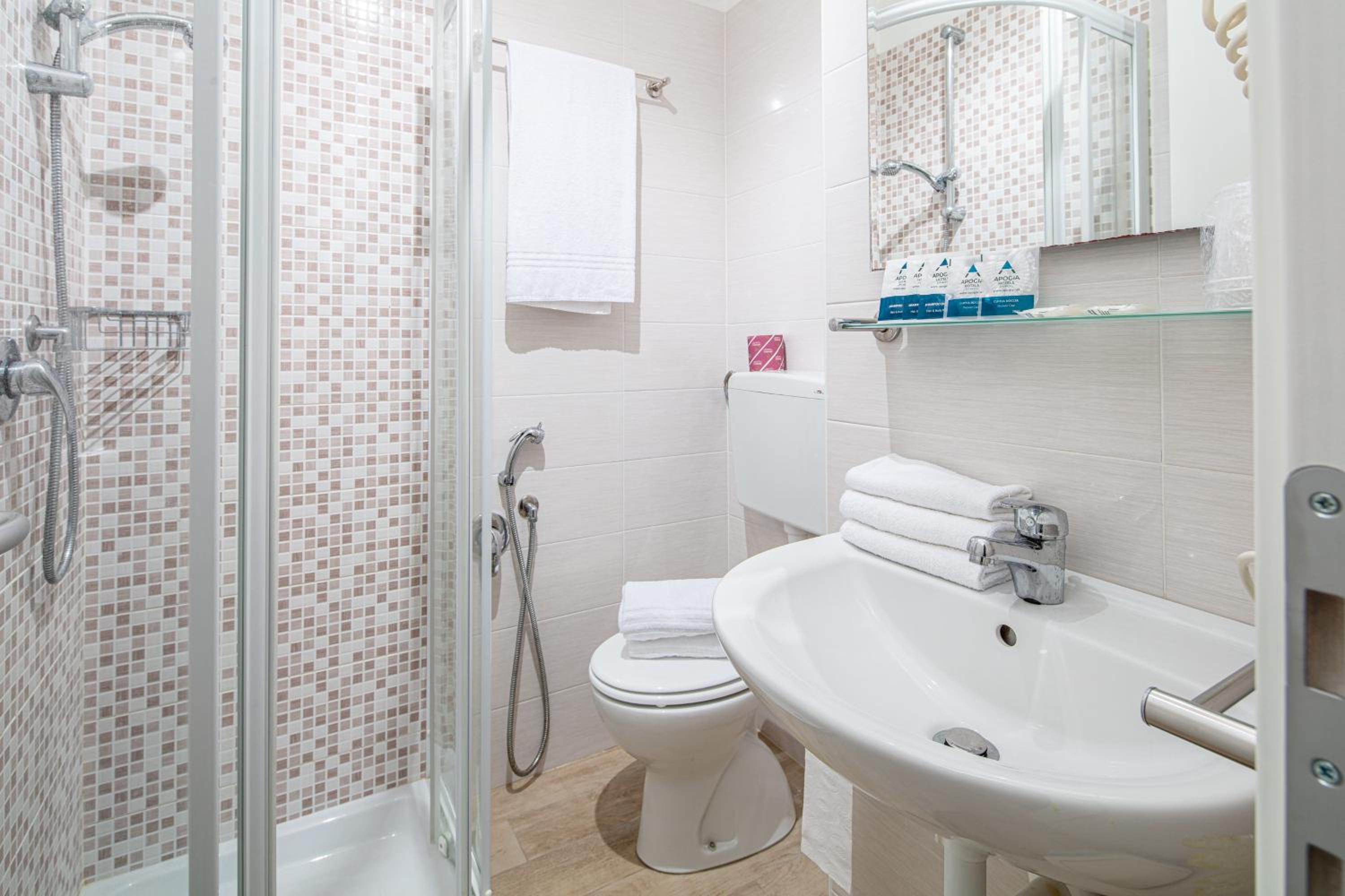 Standard Single Room - Photo 6