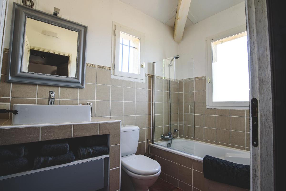 Triple Room with Private Bathroom photo 3