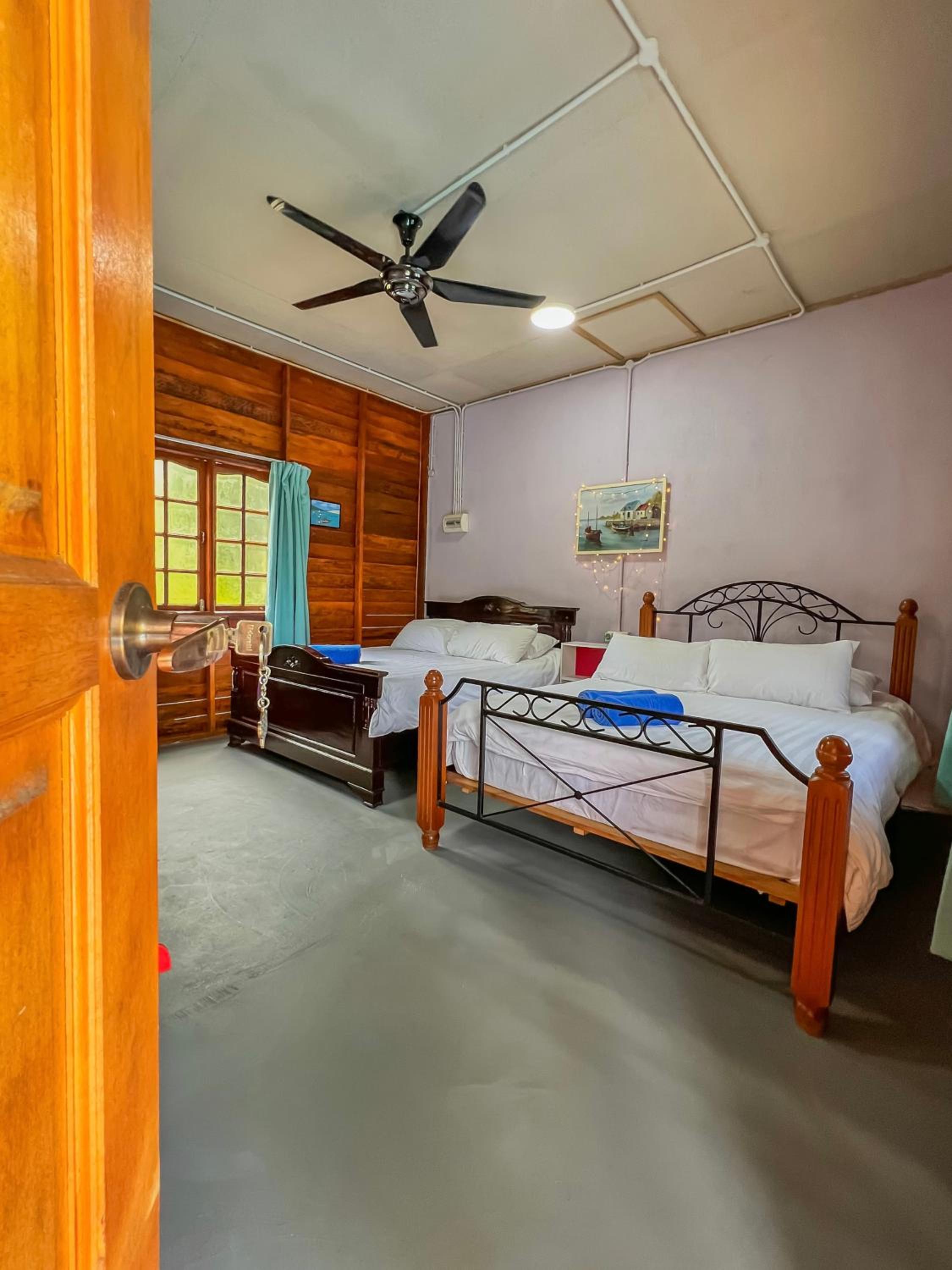 Deluxe Queen Room with Two Queen Beds photo 3