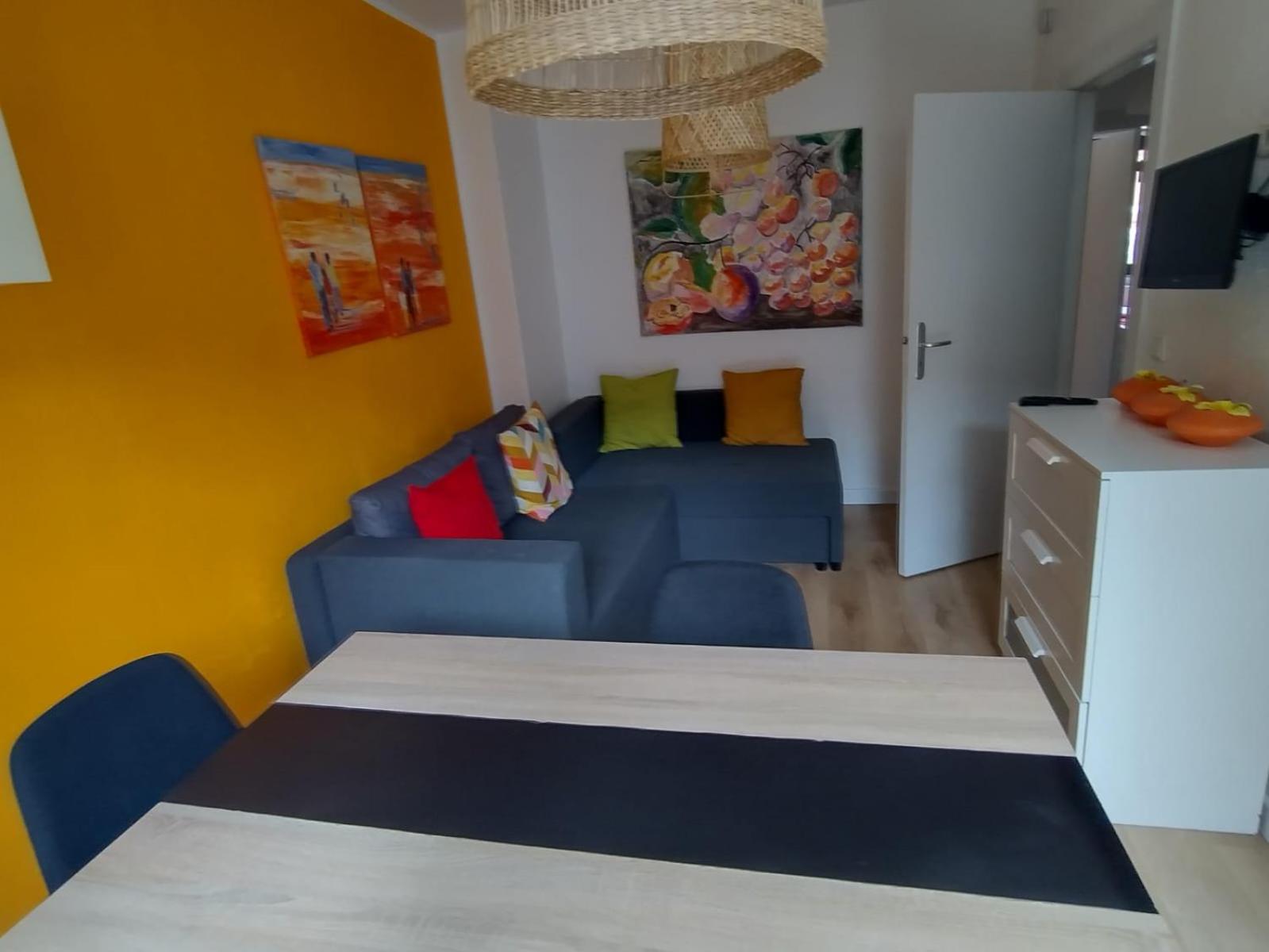 Apartment with Balcony - Photo 5