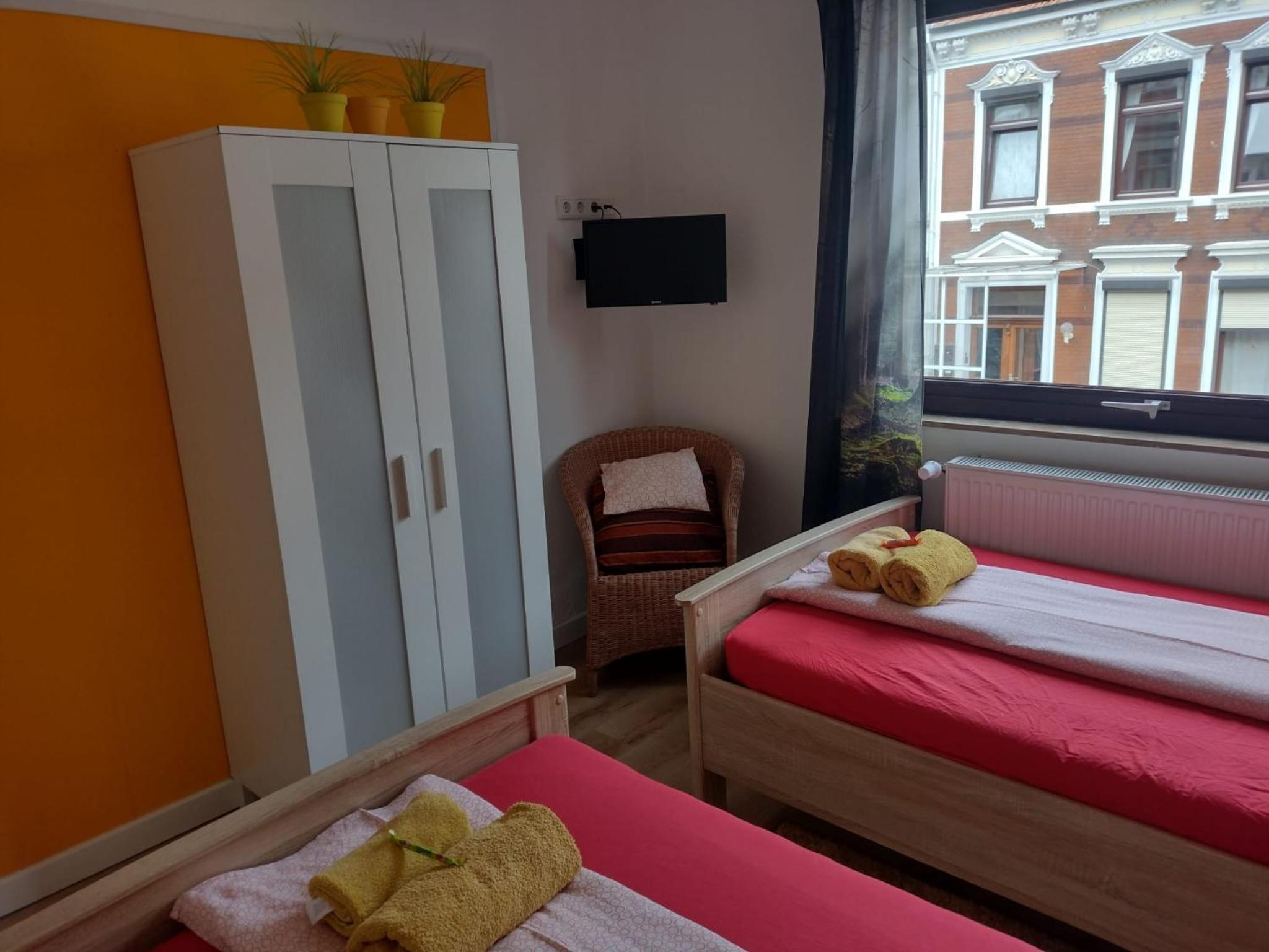 Apartment with Balcony - Photo 2