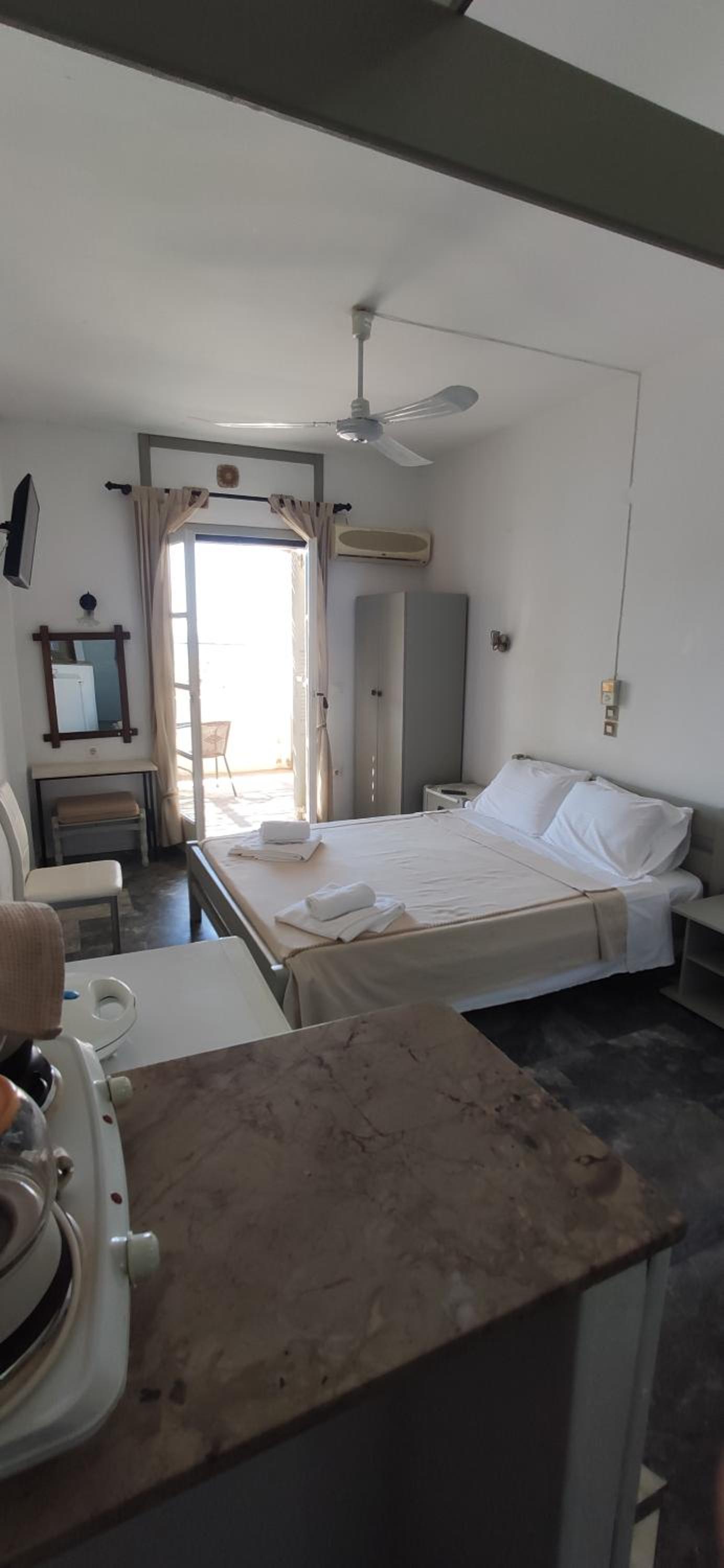 Studio with Sea View (2 Adults) - Photo 5