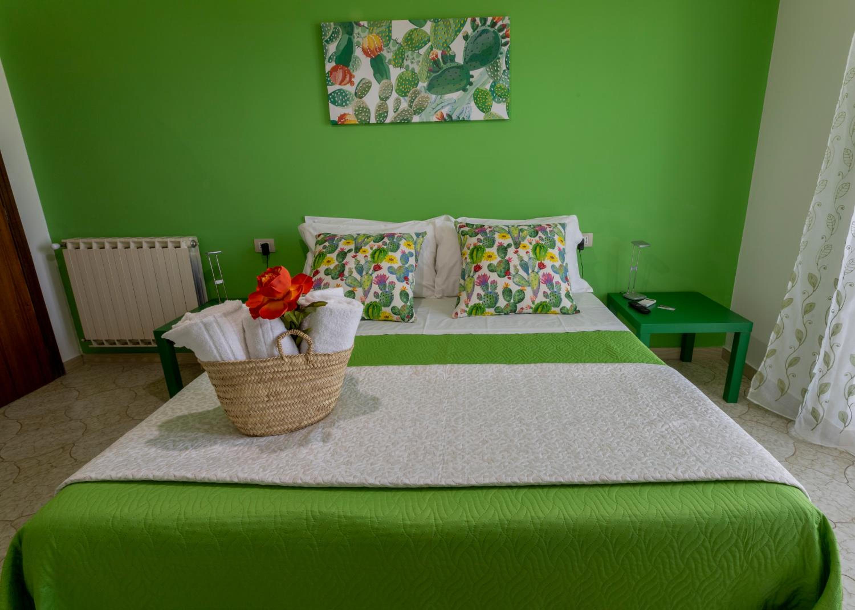 Double or Twin Room with Private Bathroom - Photo 4