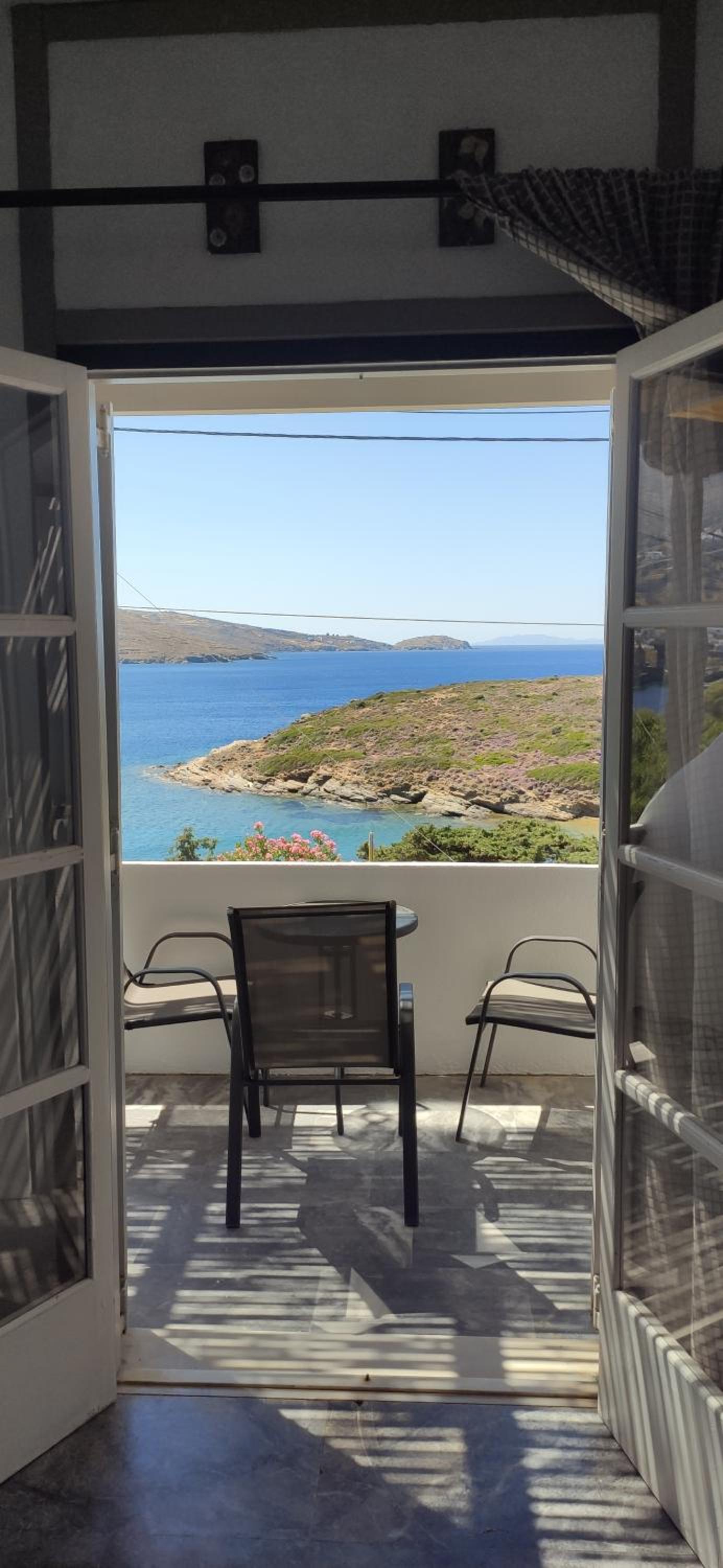 Studio with Sea View (3 Adults) - Photo 9