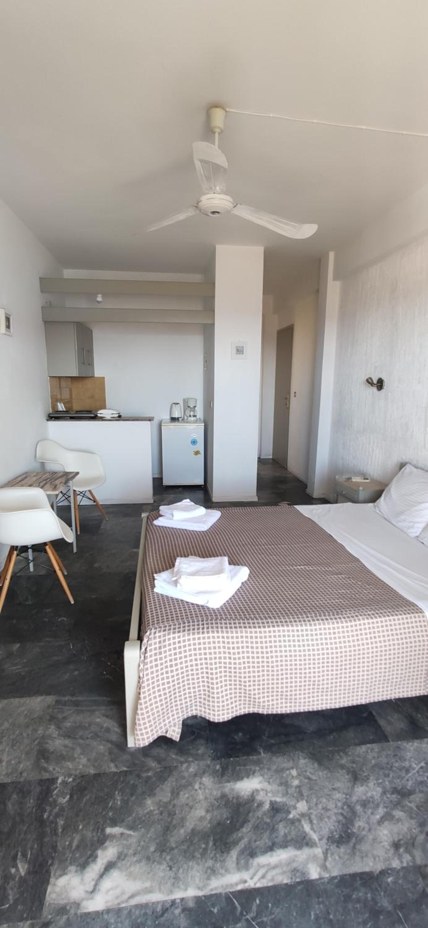 Studio with Sea View (2 Adults) - Photo 11