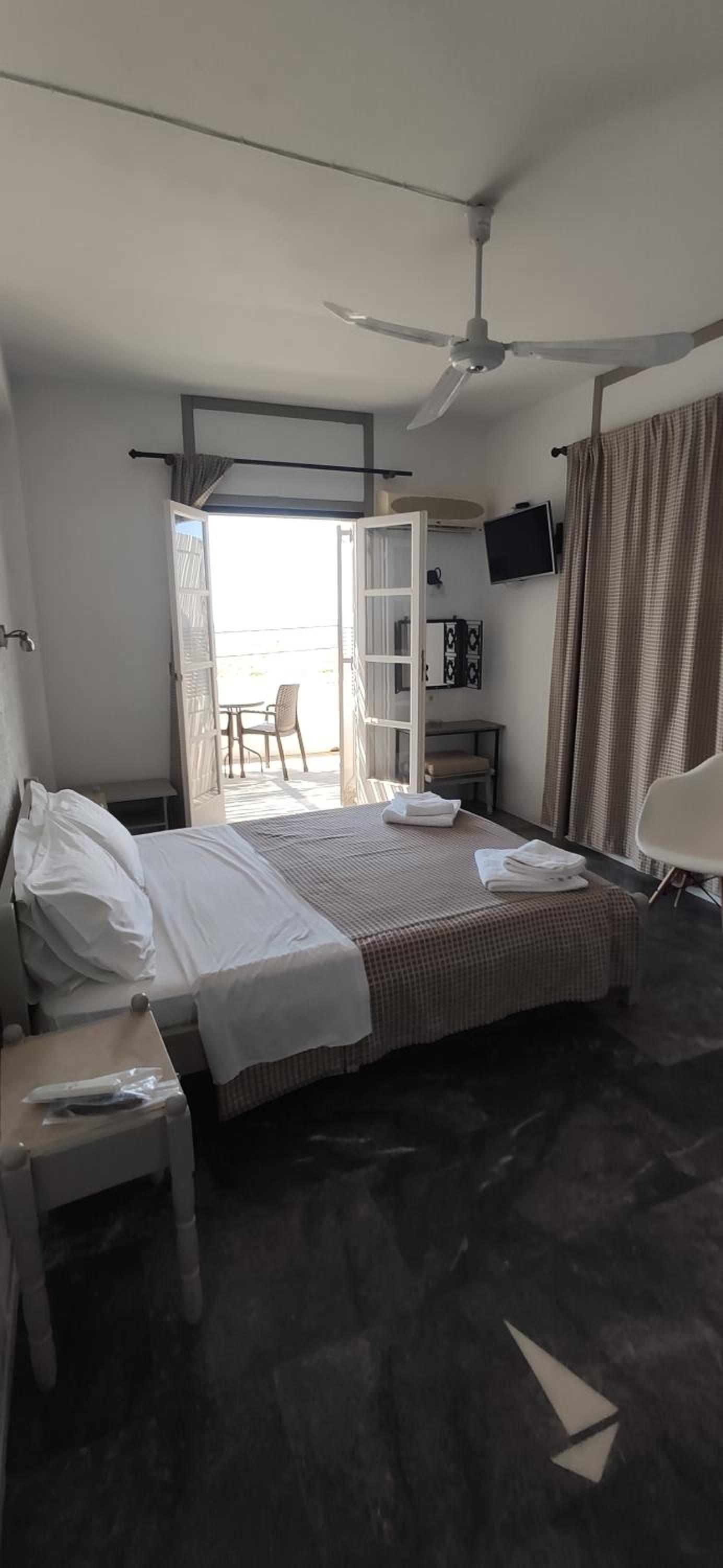 Studio with Sea View (2 Adults) - Photo 9