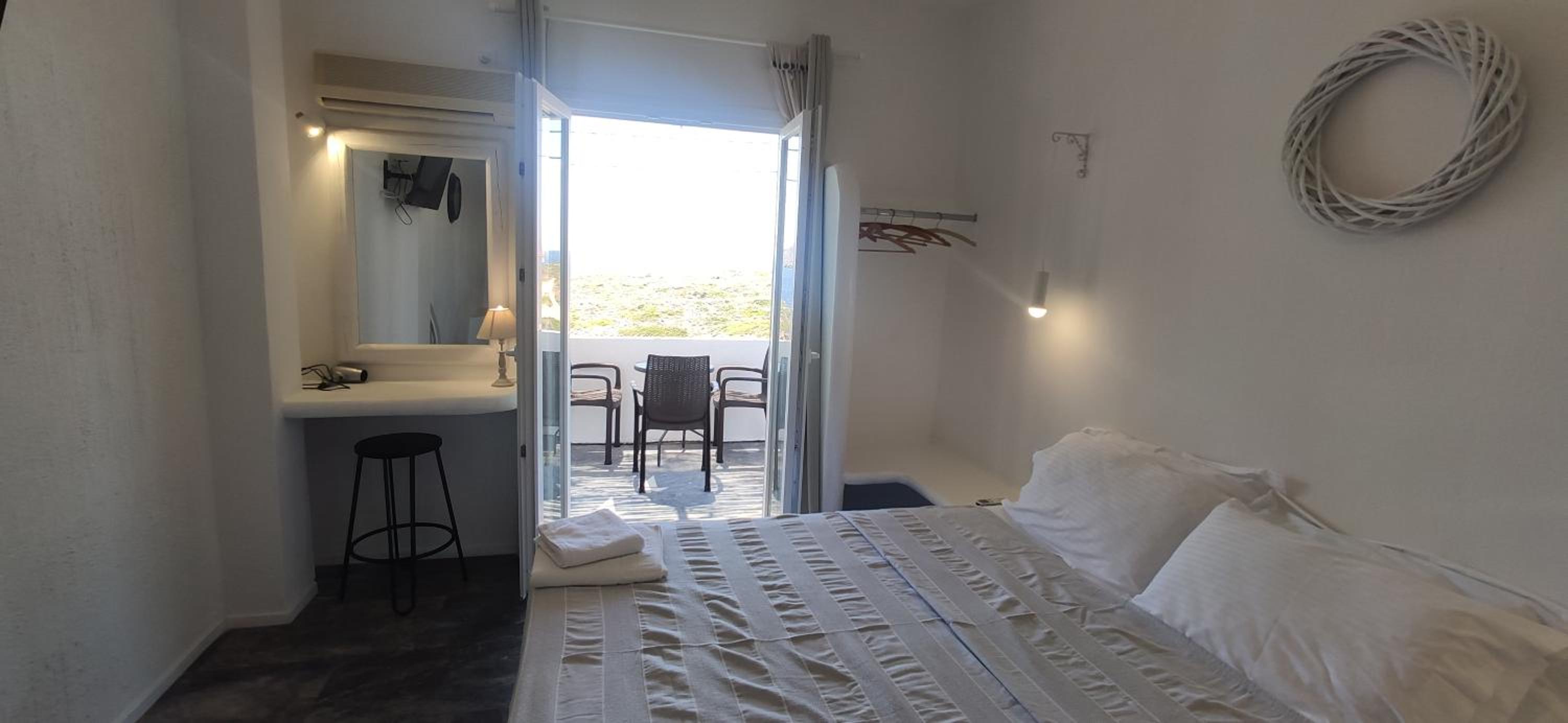 Superior Triple Room with Sea View - Photo 4