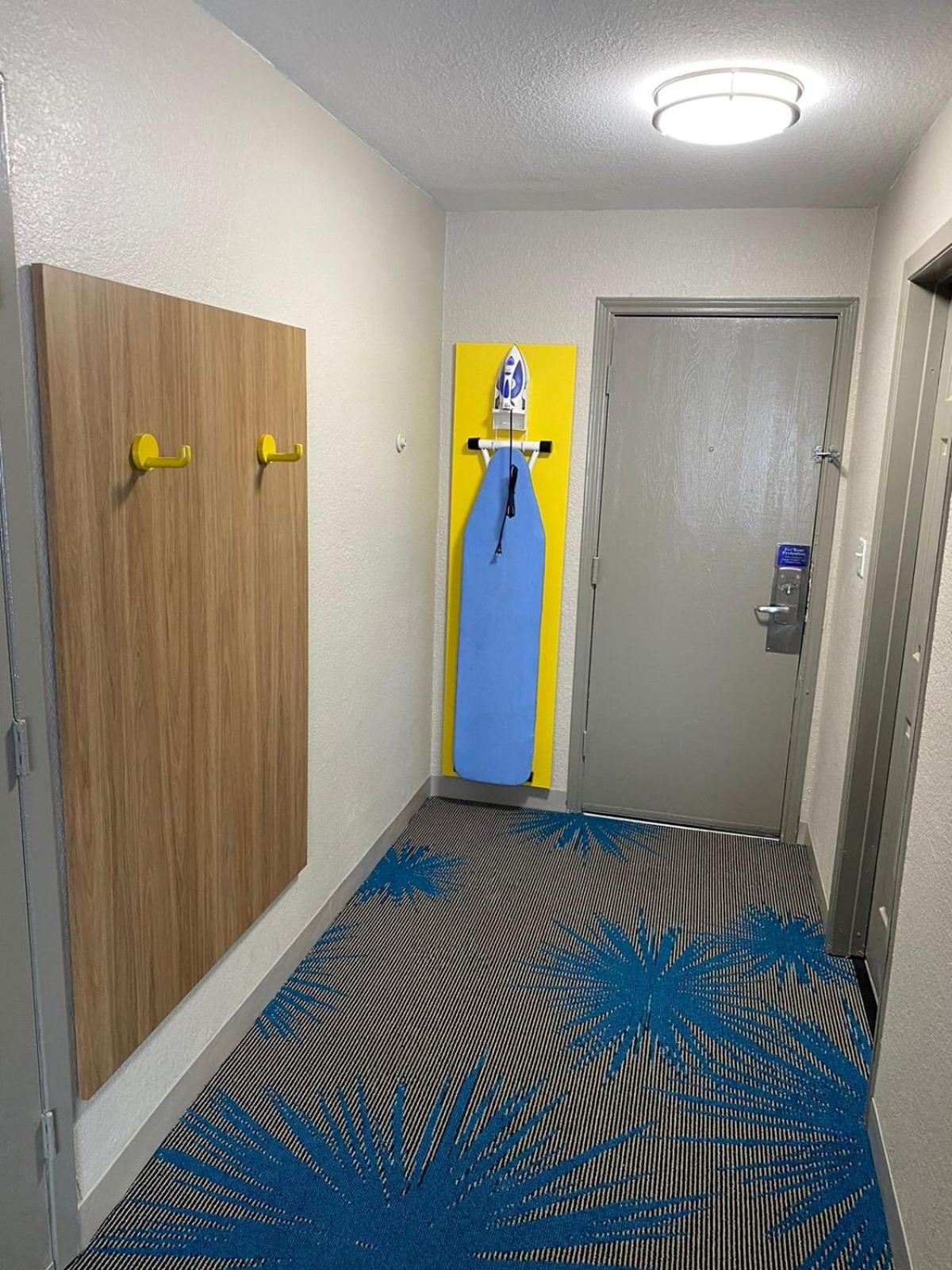 Queen Room with Two Queen Beds and Bath Tub - Mobility/Hearing Accessible - Non-Smoking photo 3