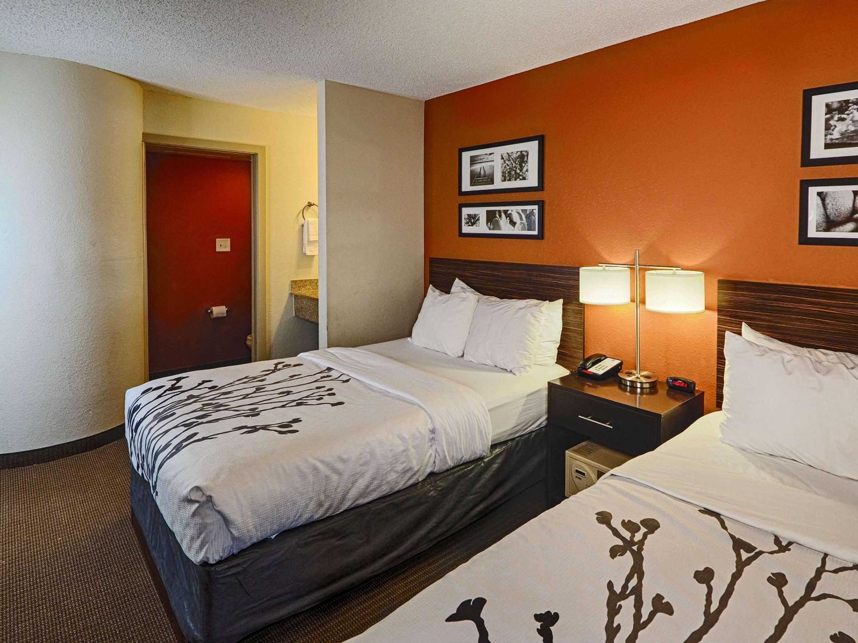 Double Room with Two Double Beds - Non-Smoking - Photo 2