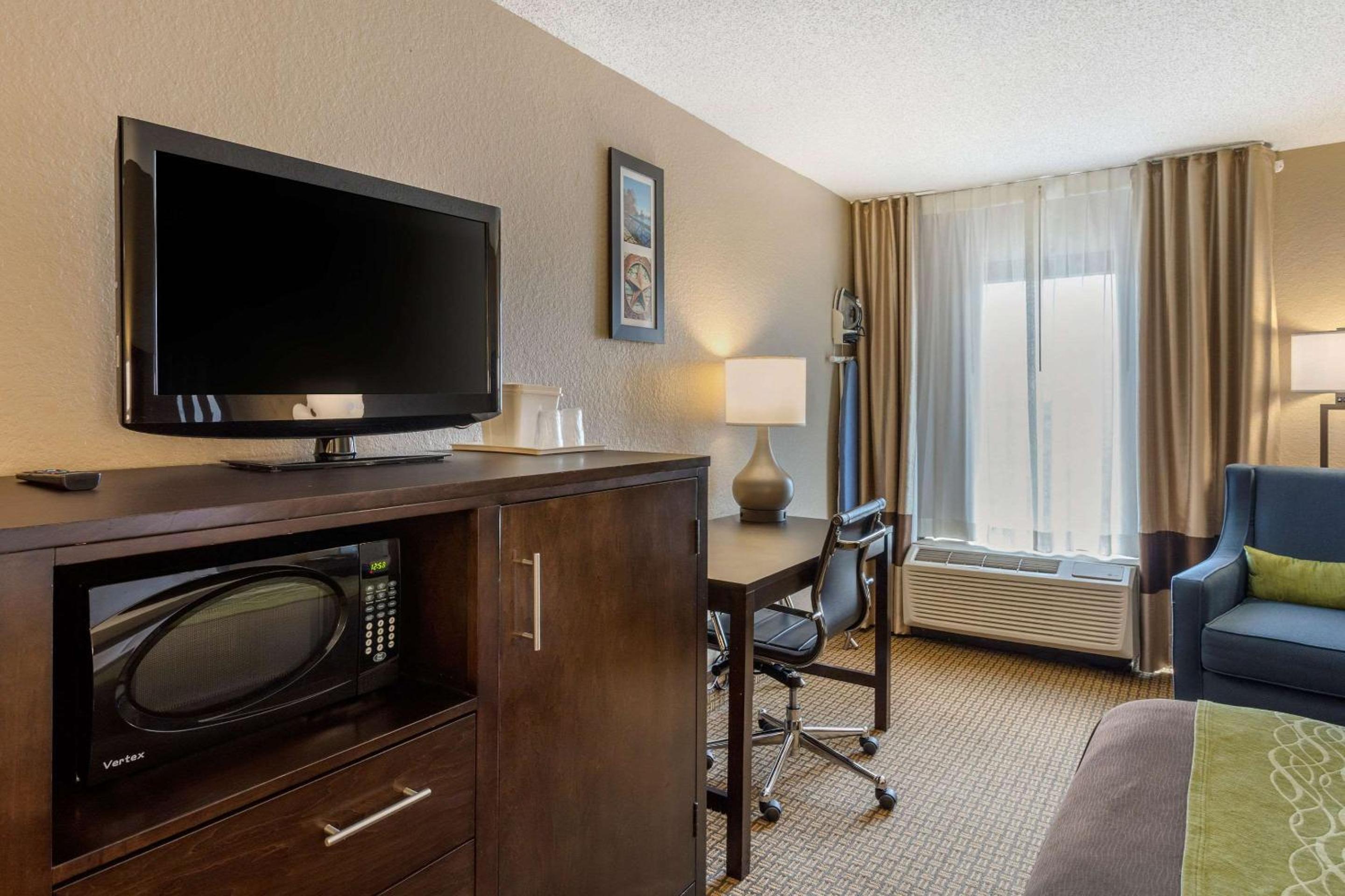 King Room - Non-Smoking - Photo 4
