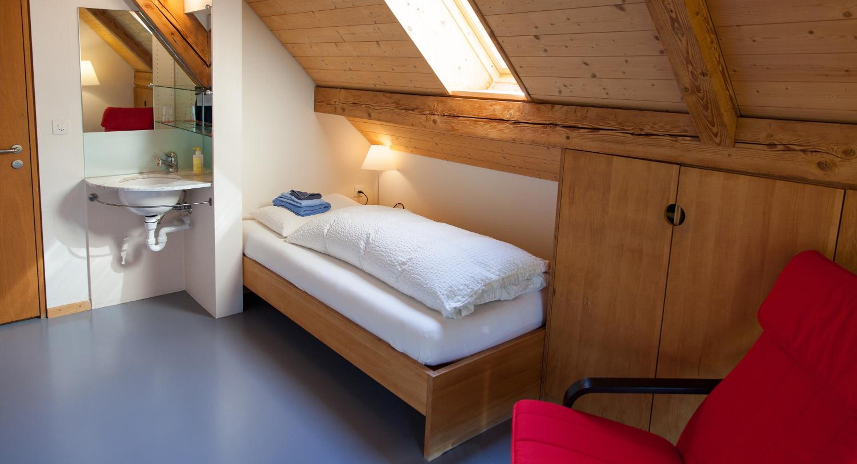 Single Room with Shared Bathroom photo 2