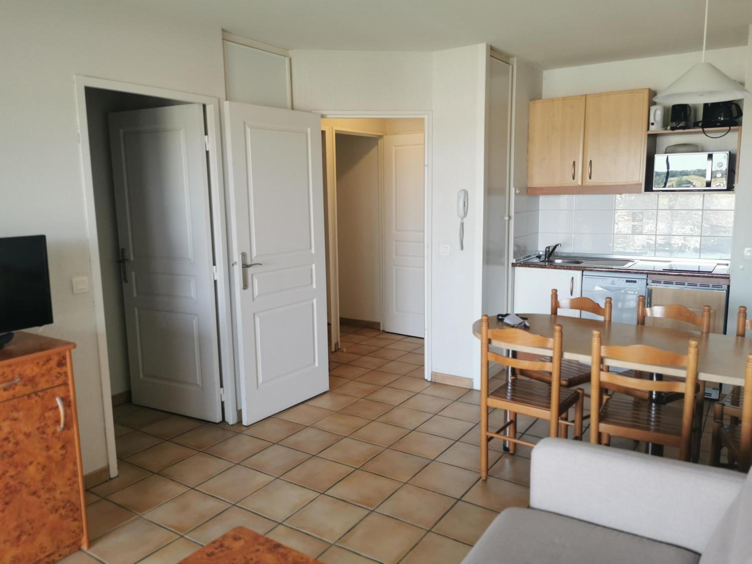 One-Bedroom Apartment (4 Adults) - Photo 7