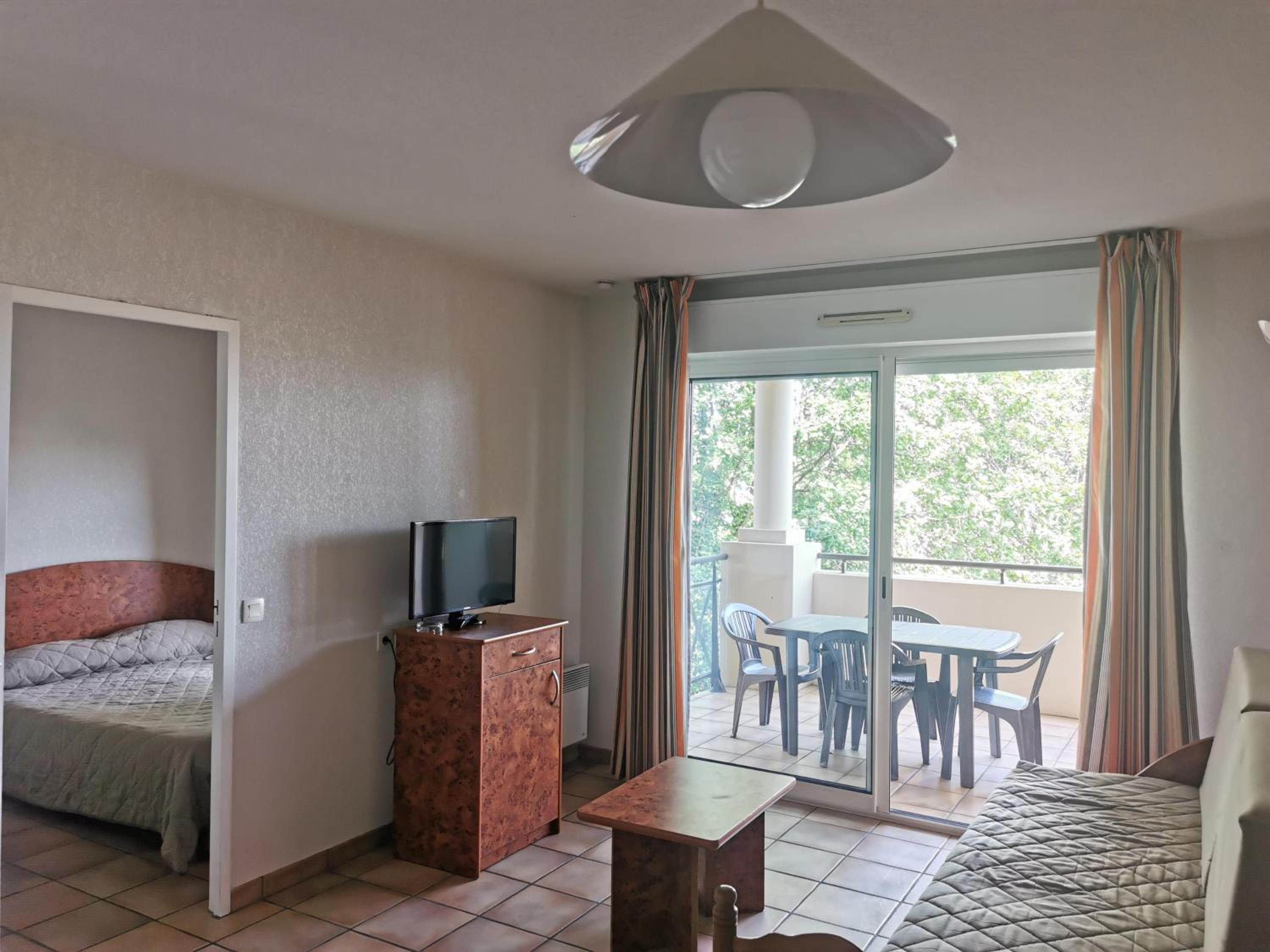 One-Bedroom Apartment (4 Adults) - Photo 9