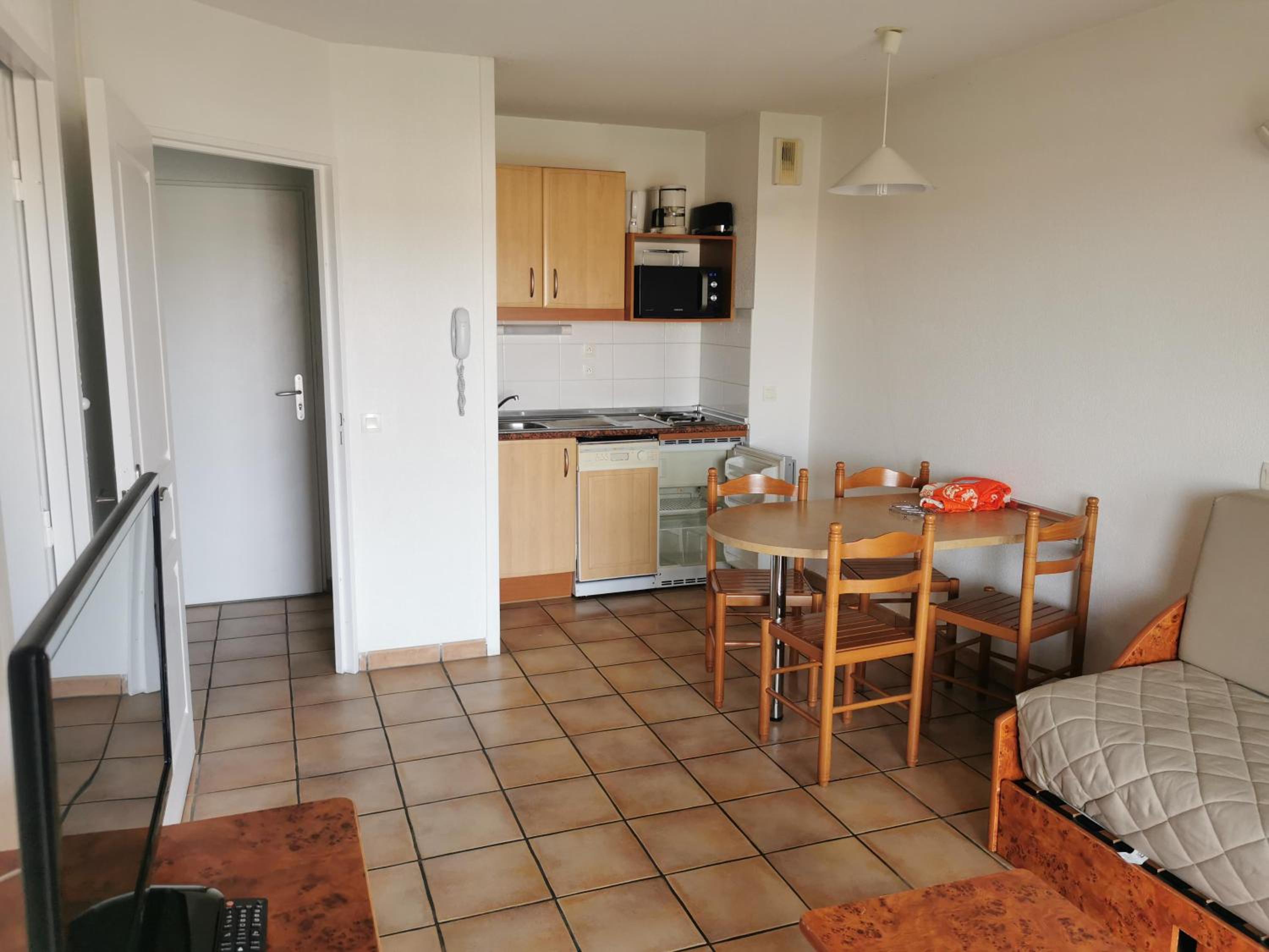 One-Bedroom Apartment (4 Adults) - Photo 14