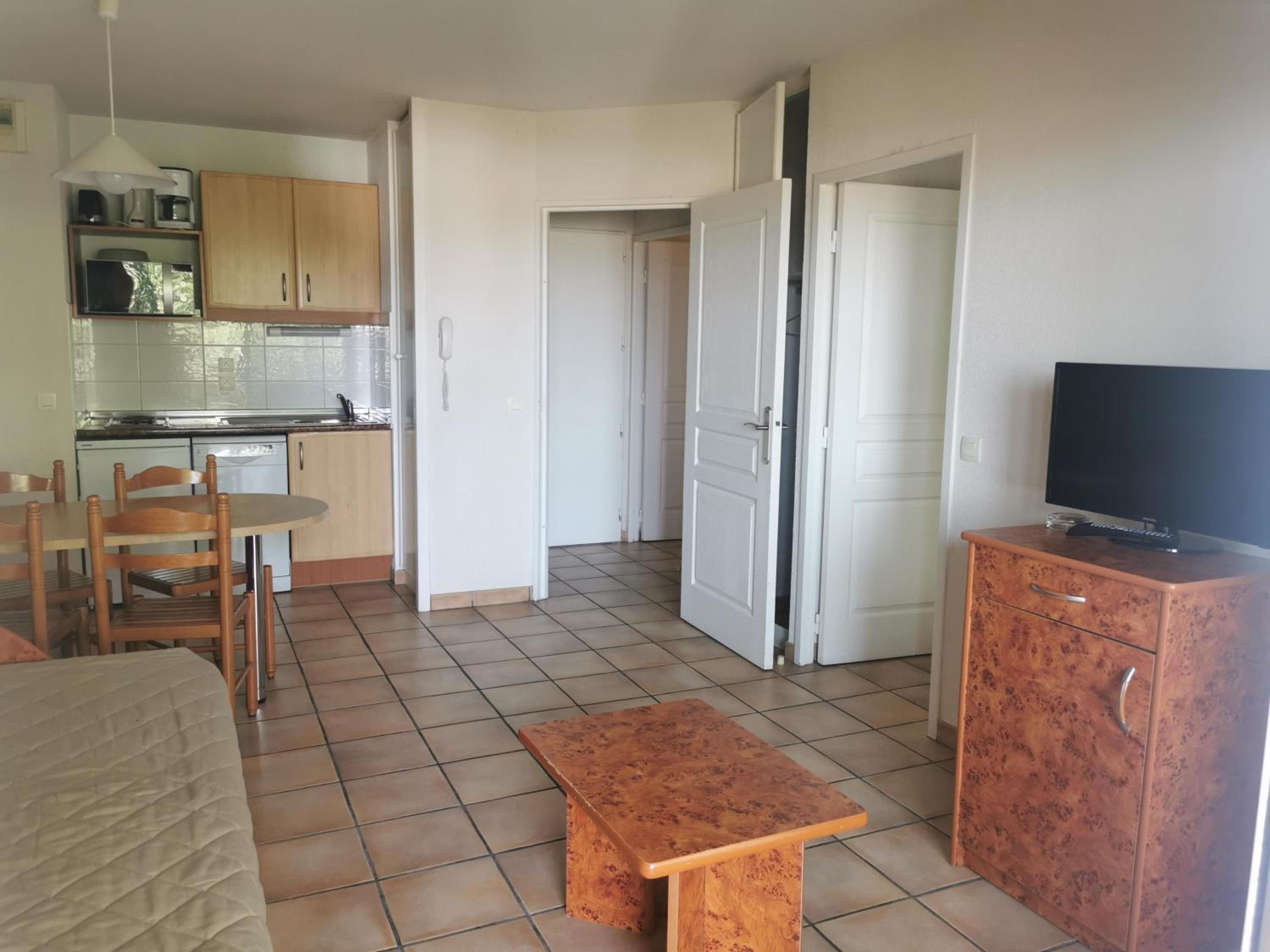One-Bedroom Apartment (4 Adults) - Photo 4