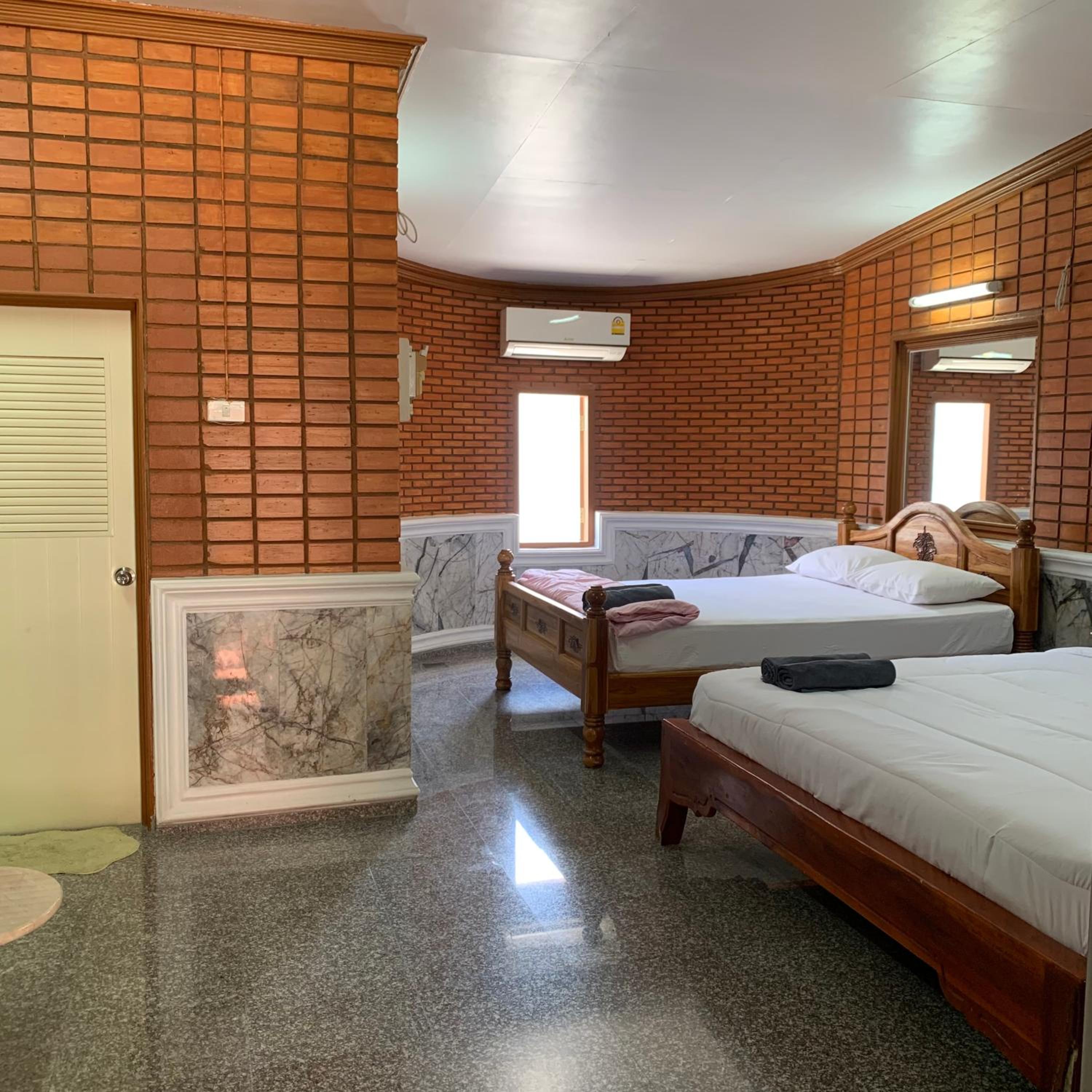 Classic Quadruple Room photo 2