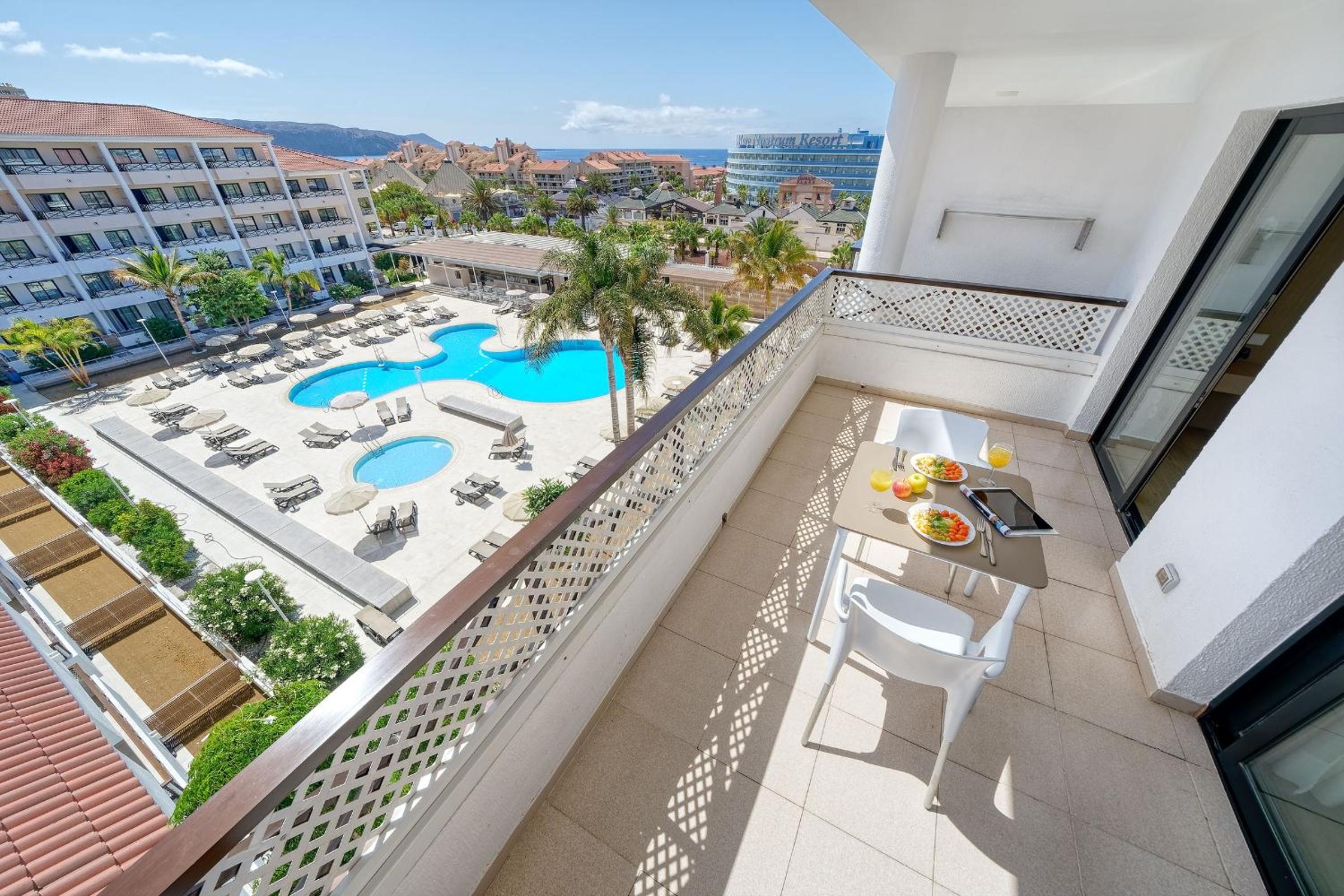 Apartment with Pool View  photo 3