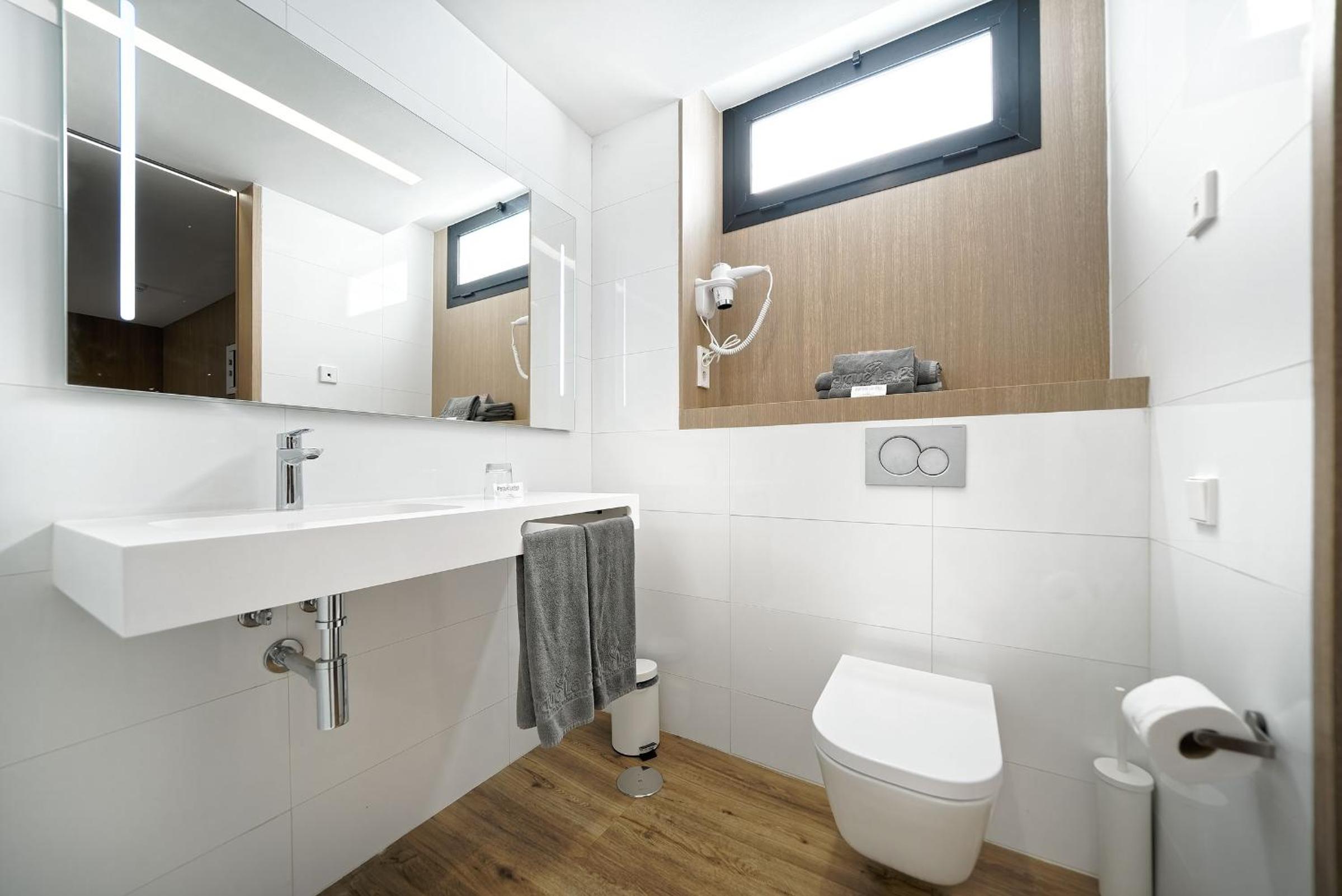 One-Bedroom Apartment - Photo 4
