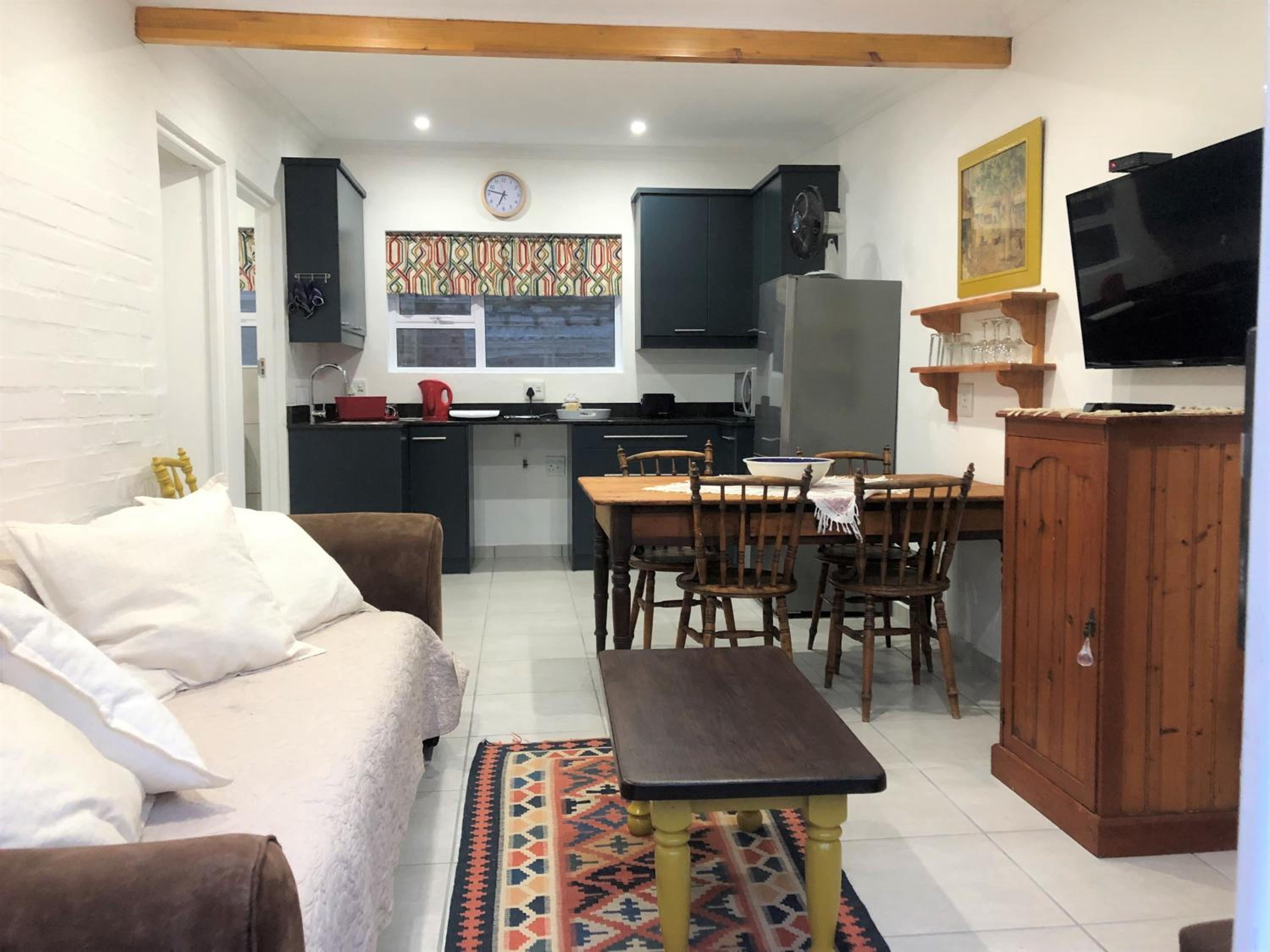One-Bedroom Apartment - Photo 4