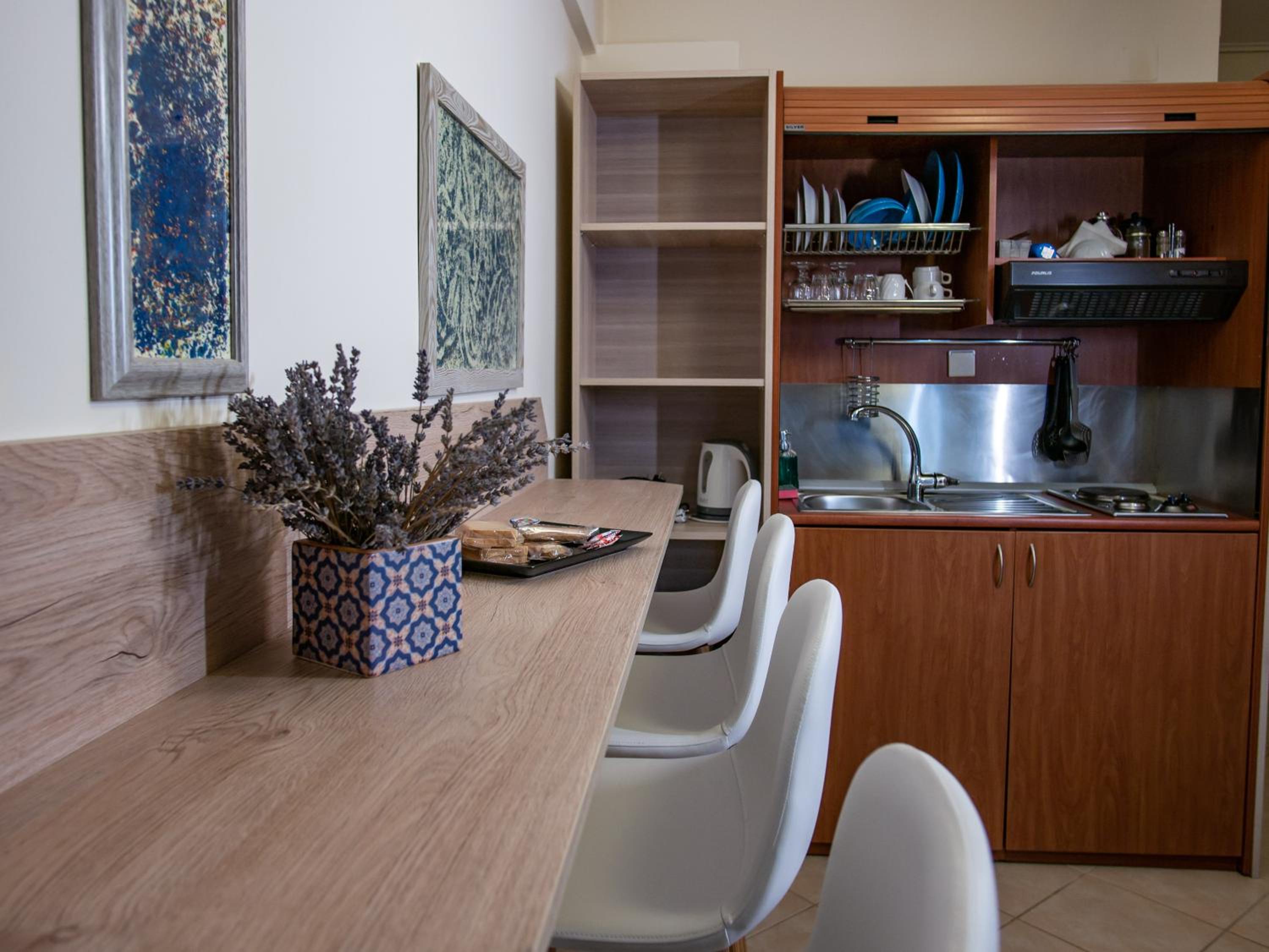 Apartment with Balcony - Photo 2