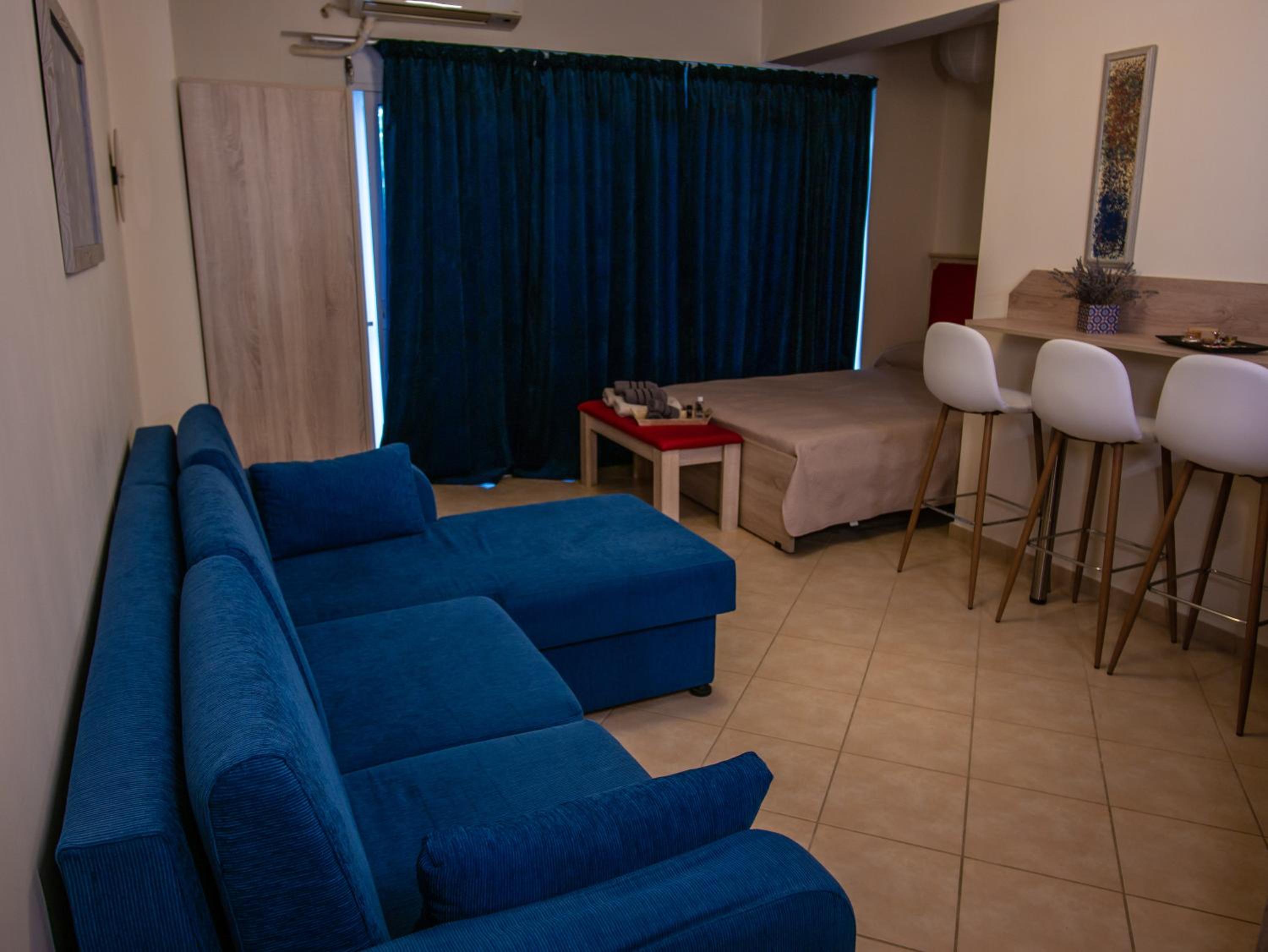 Apartment with Balcony - Photo 7