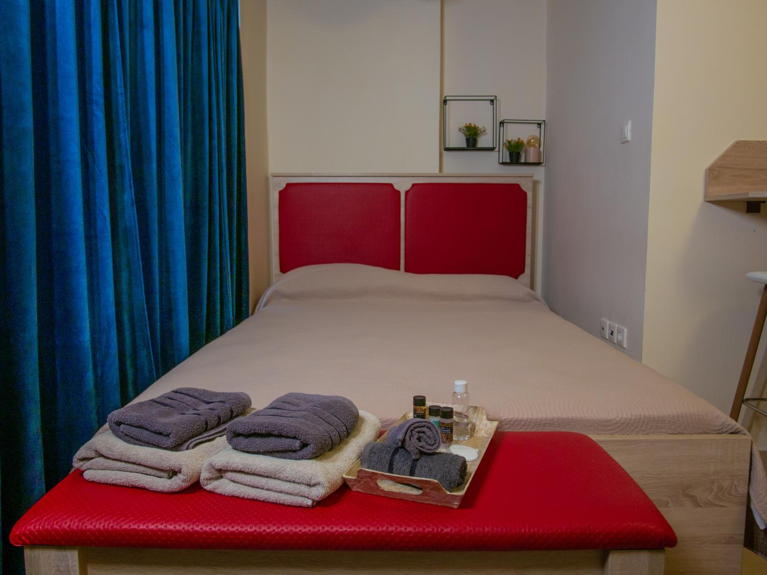 Apartment with Balcony - Photo 5