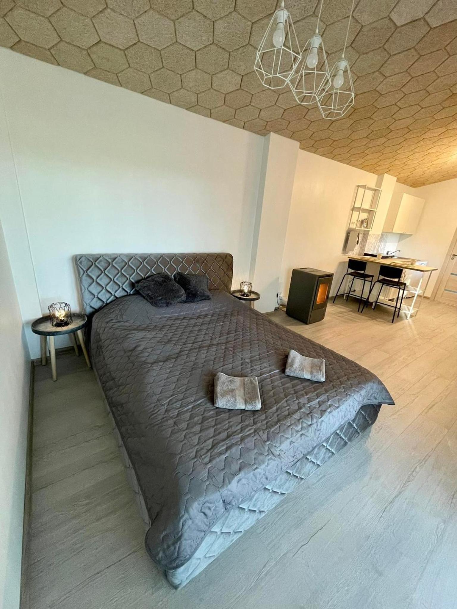 One-Bedroom House photo 1