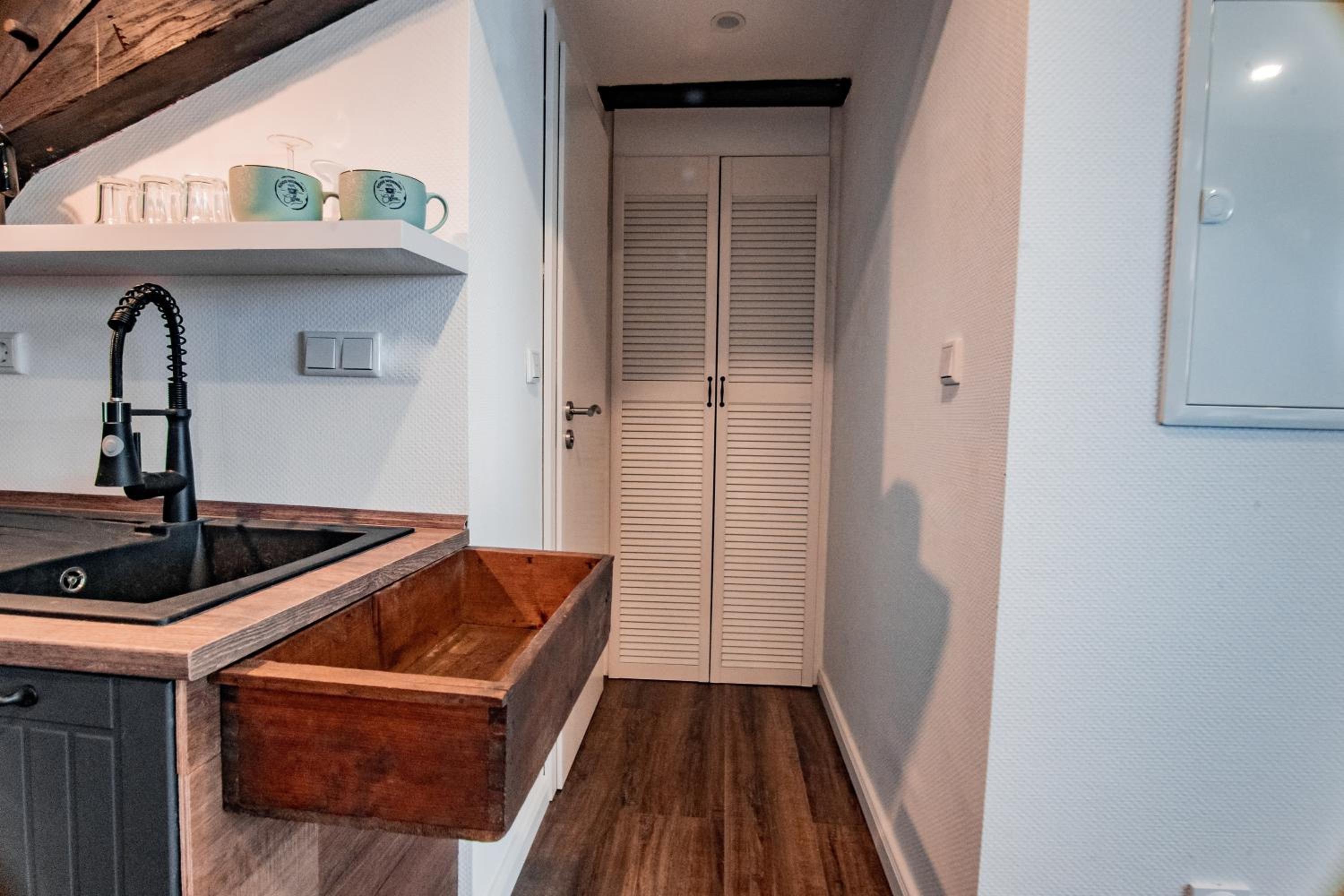 Studio Apartment - Photo 6