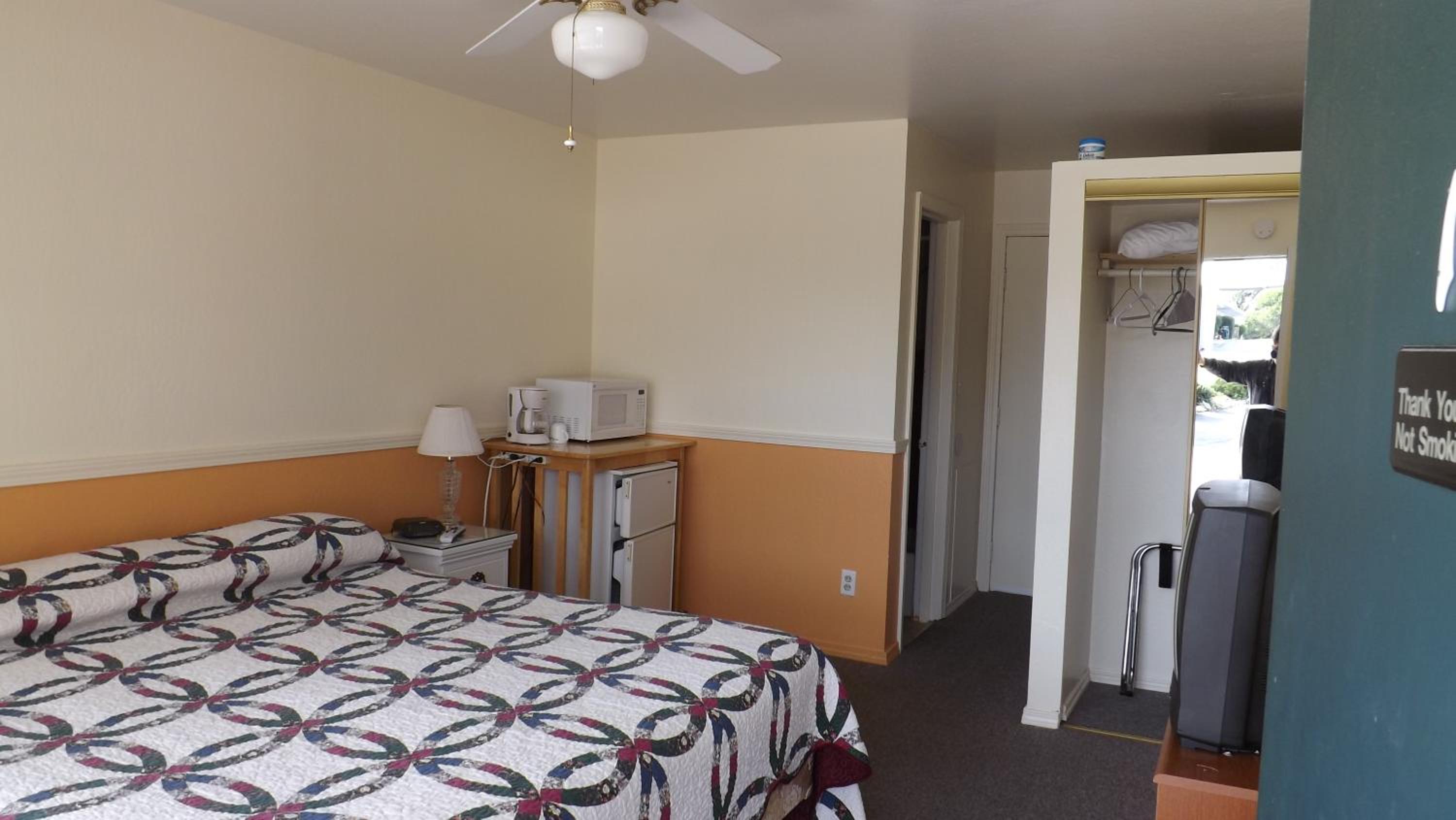 Budget Double Room photo 3