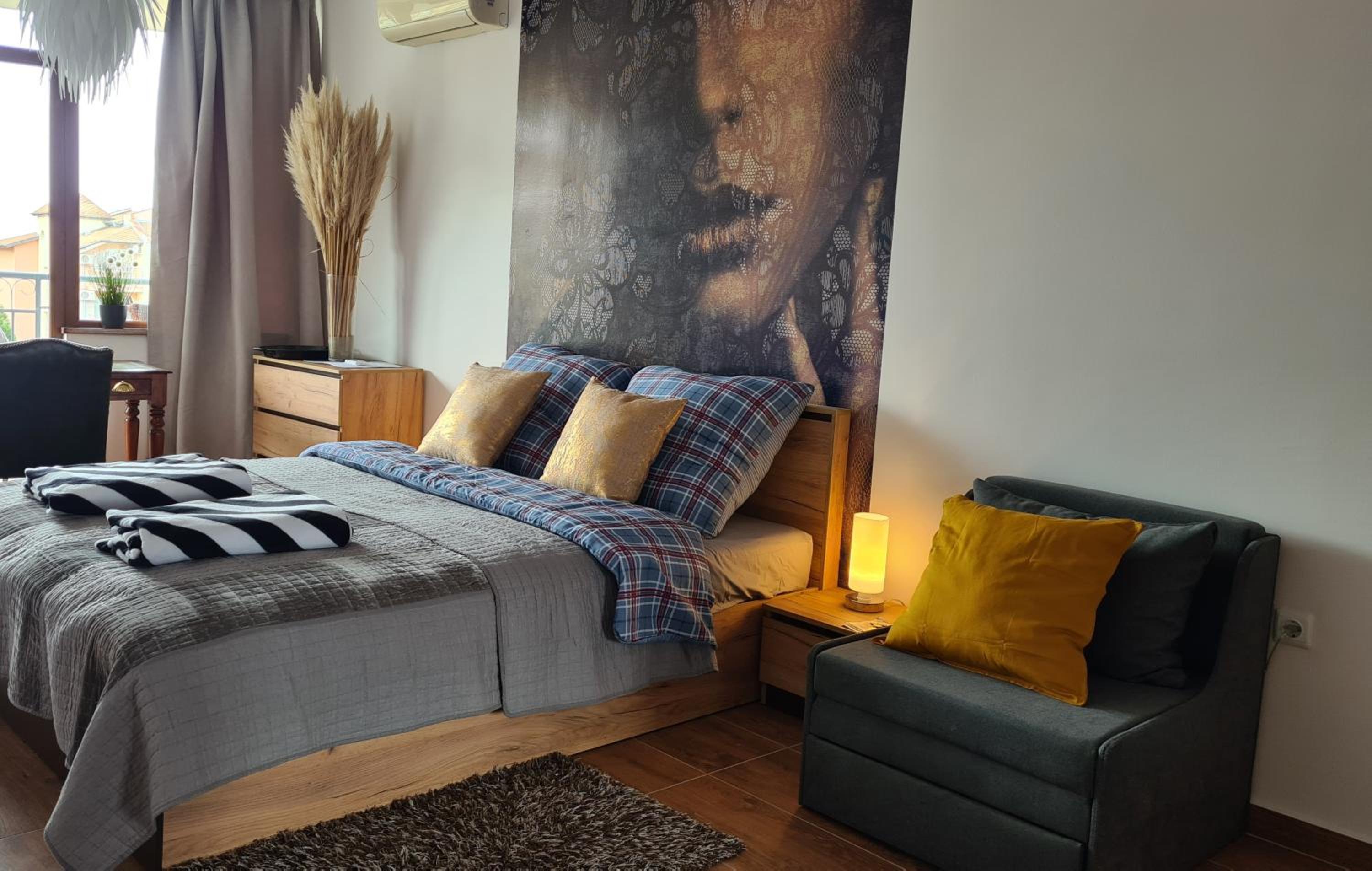 One-Bedroom Apartment photo 1