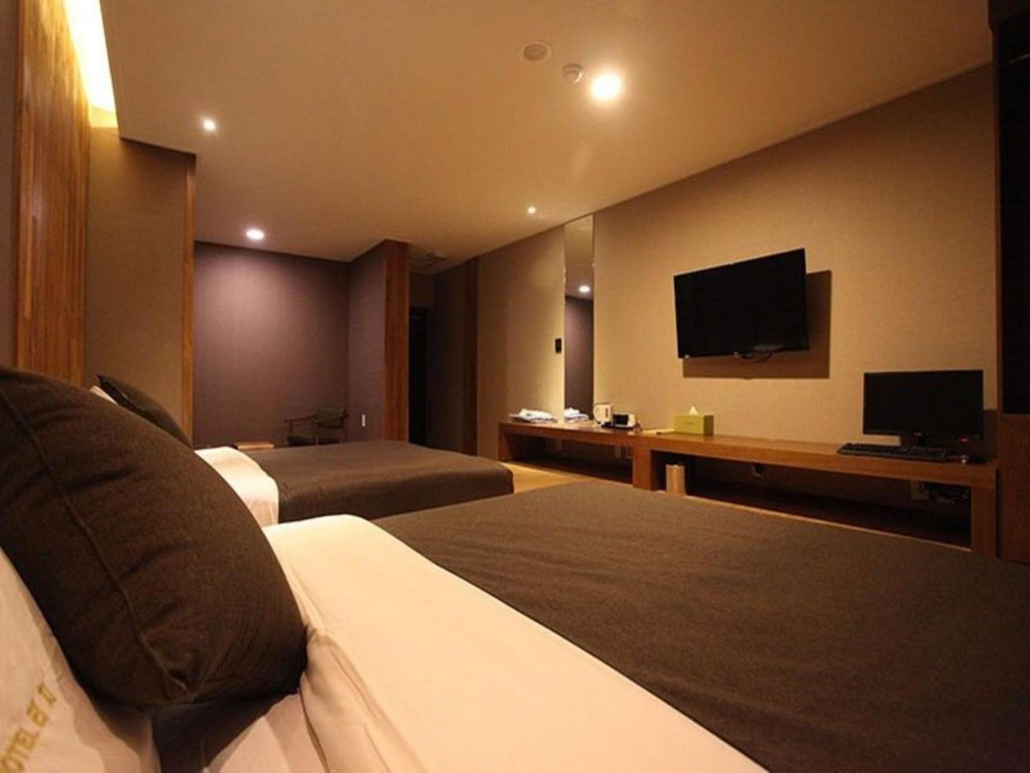 Deluxe Twin Room