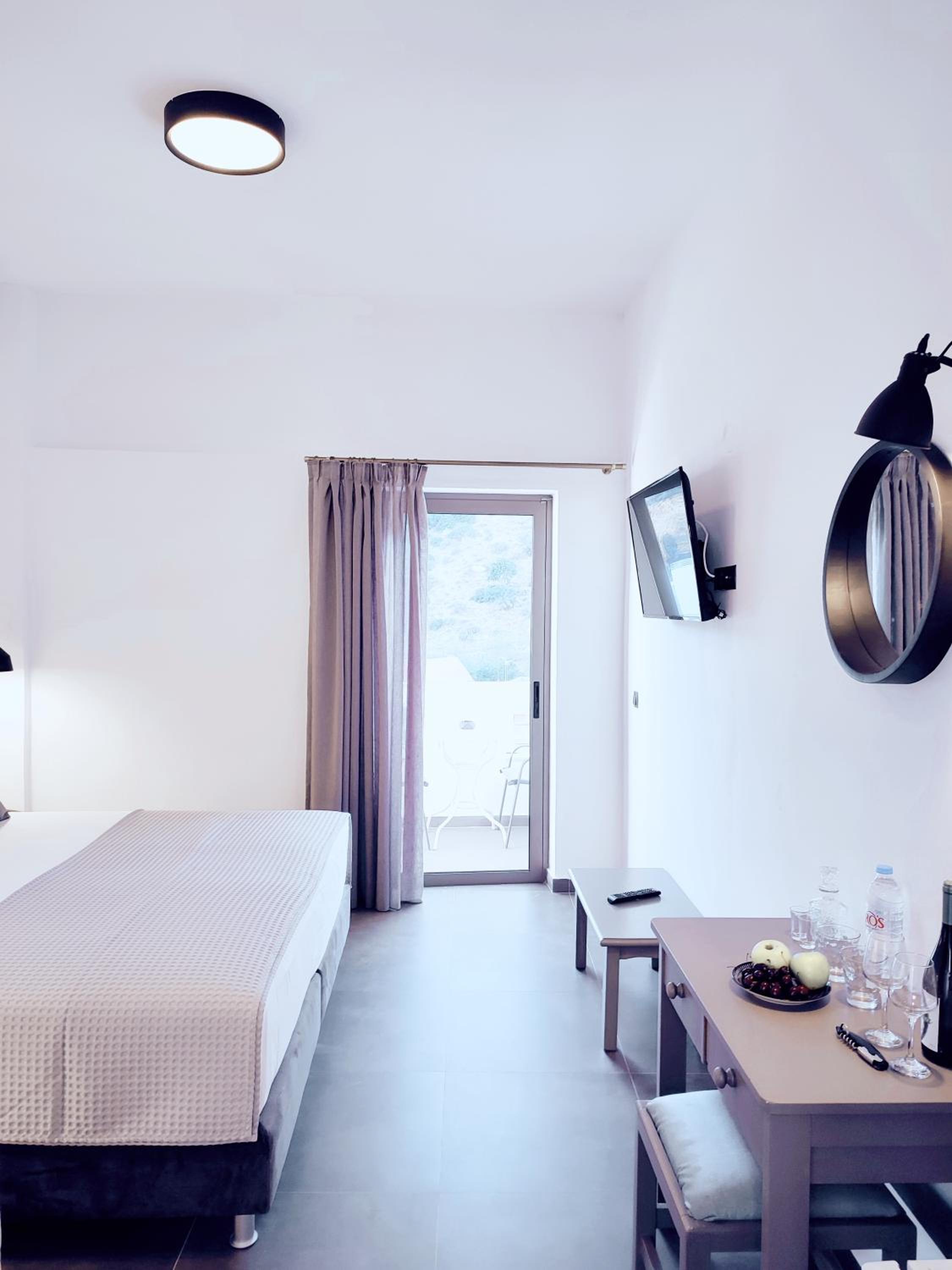 Double or Twin Room with Side Sea View - Photo 1