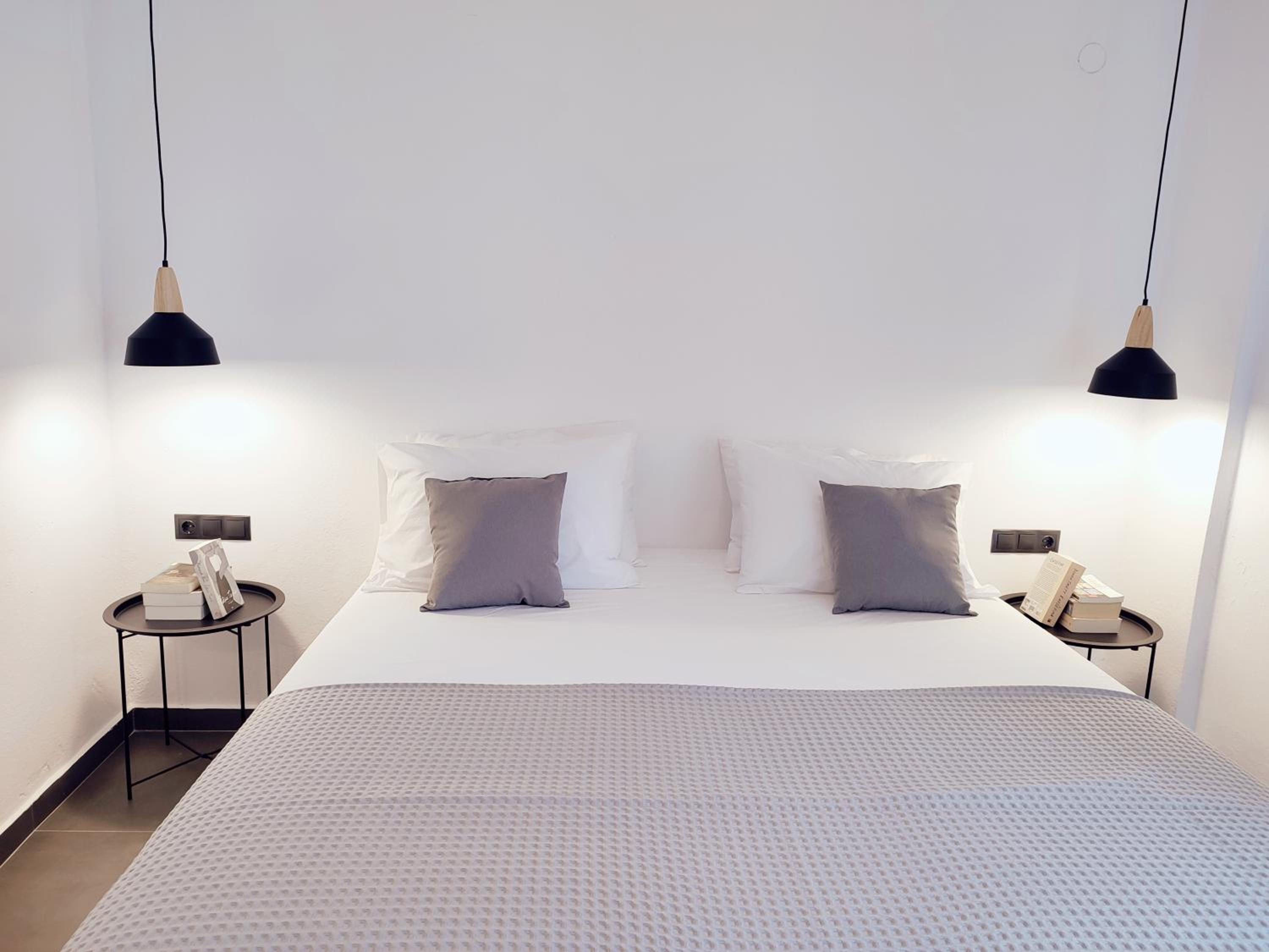 Double or Twin Room with Side Sea View - Photo 2