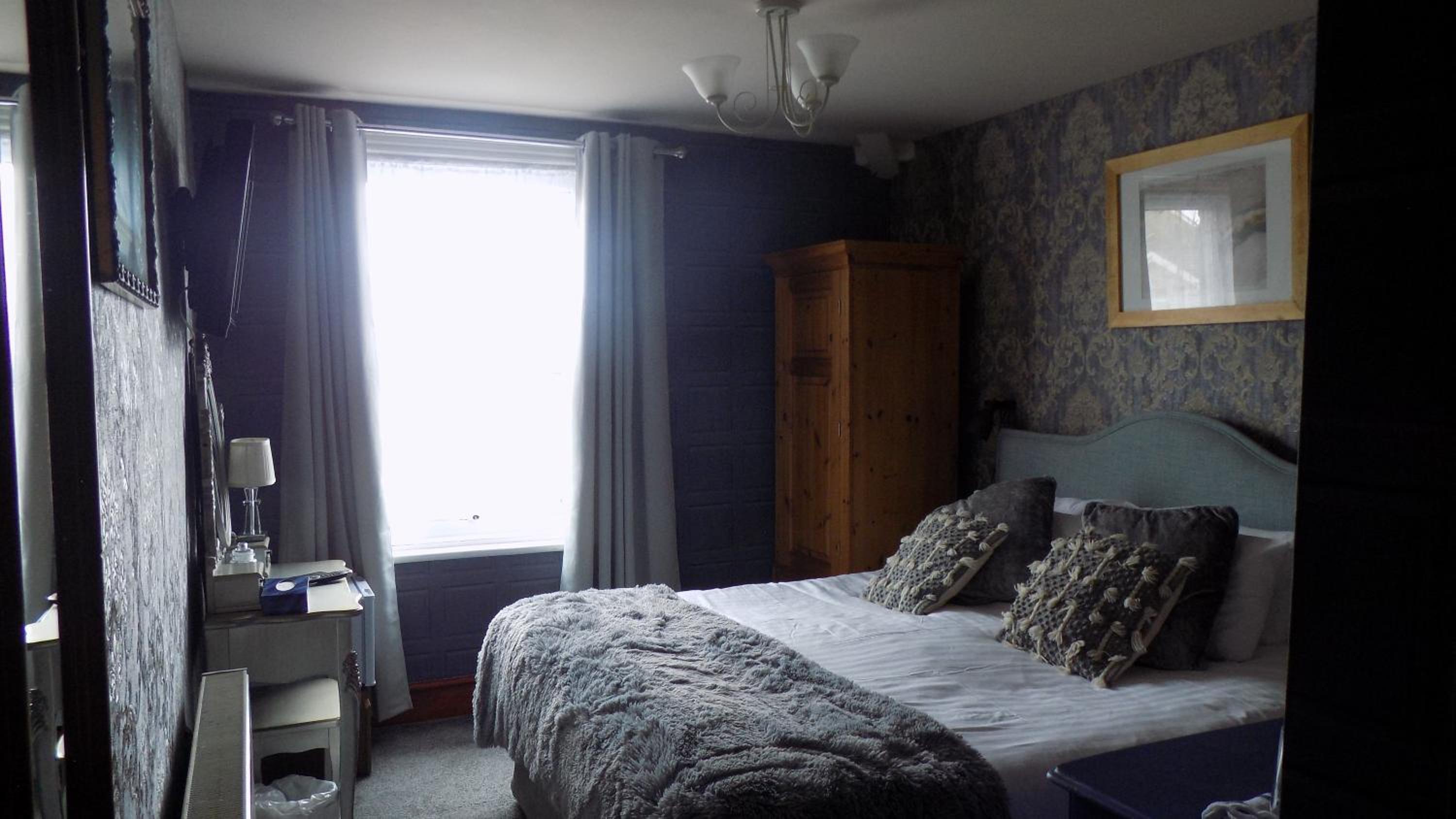 Deluxe Double Room with Extra Bed - Photo 4