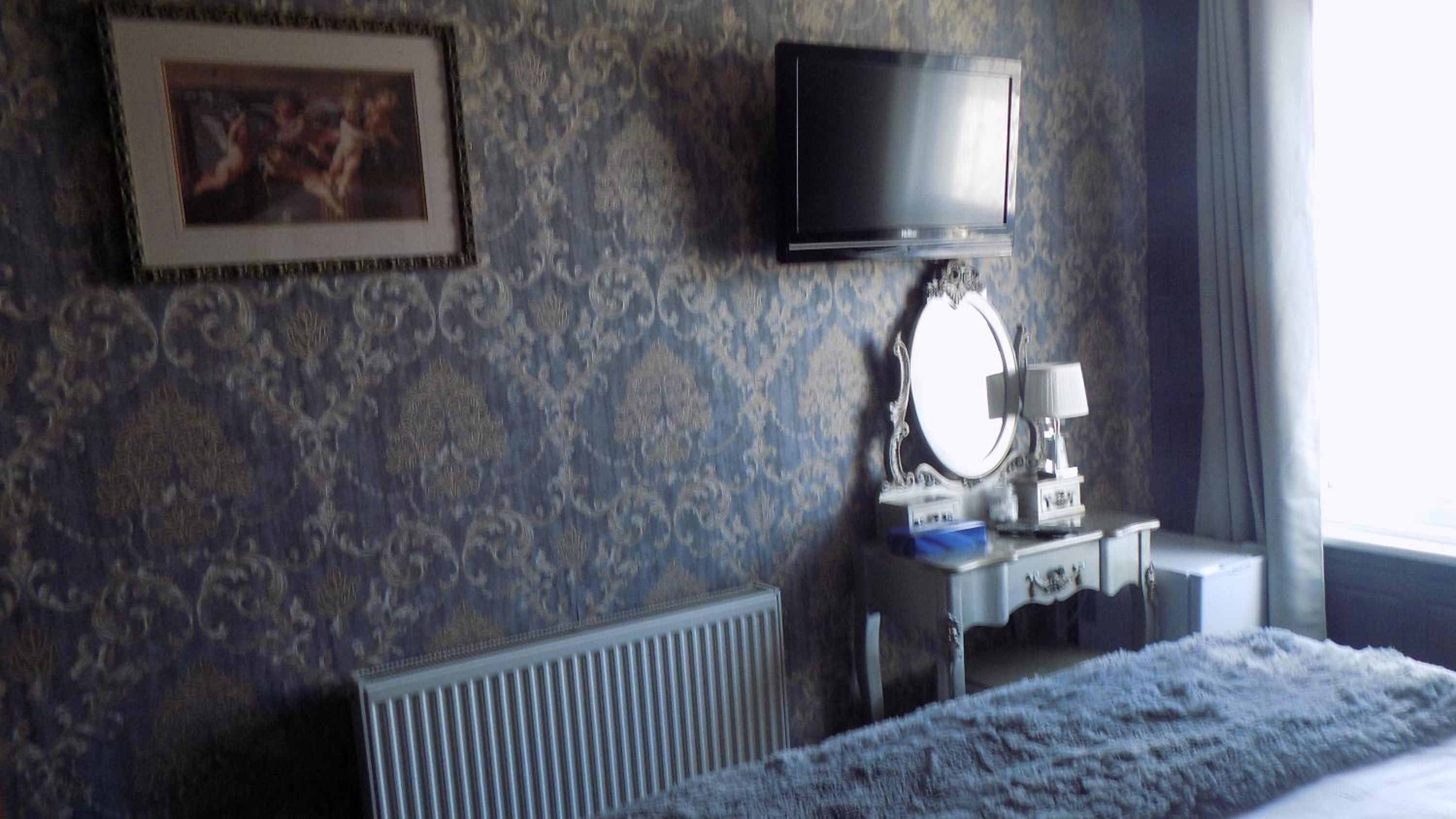 Deluxe Double Room with Extra Bed - Photo 3