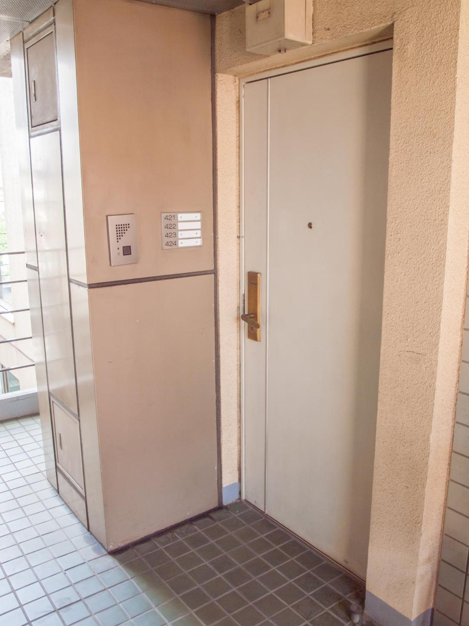 Single Room with Shared Bathroom - Non-Smoking photo 3