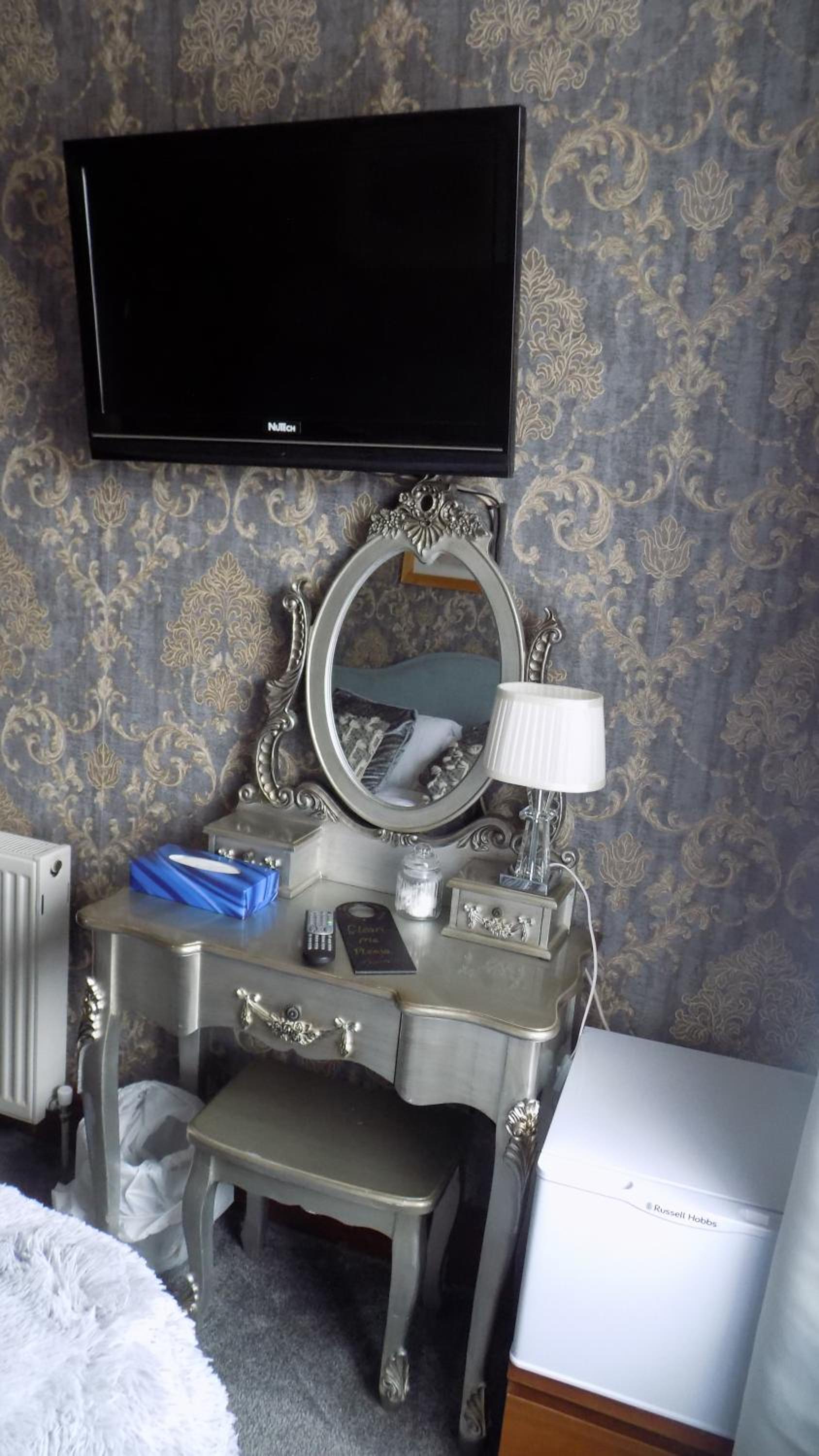 Deluxe Double Room with Extra Bed - Photo 2