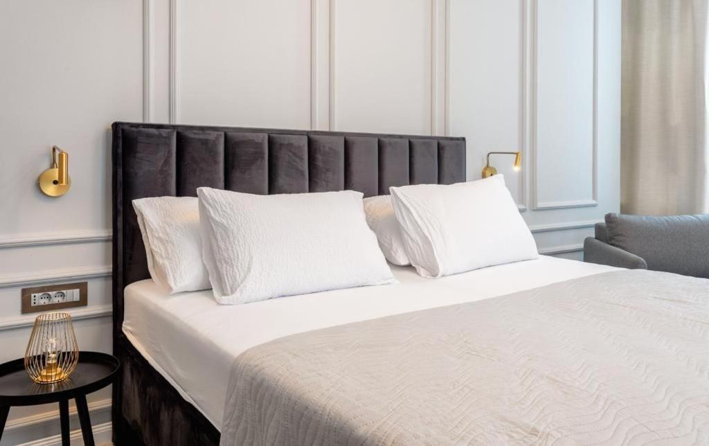 Deluxe Double Room with Extra Bed