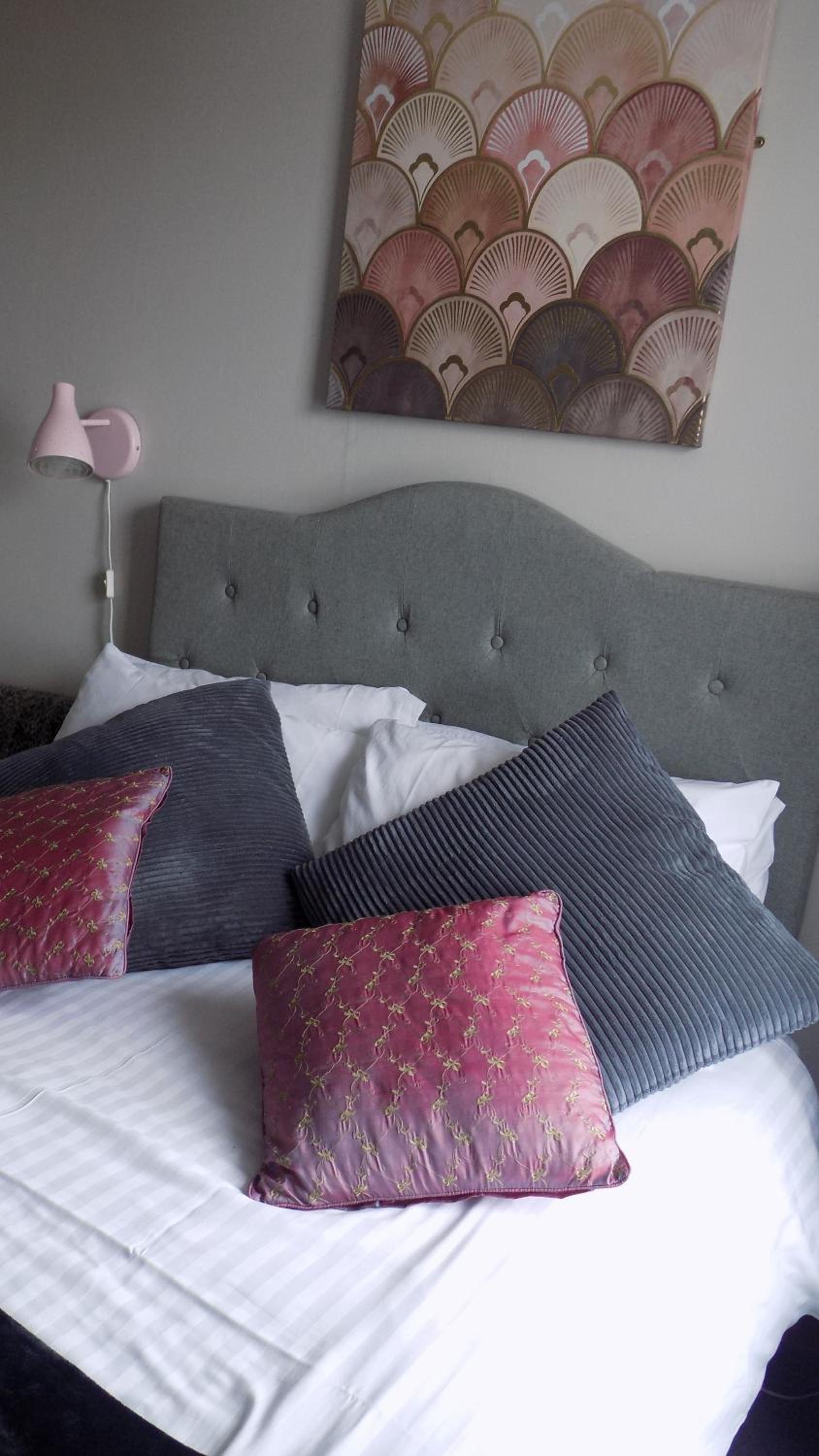 Budget Double Room - Photo 3