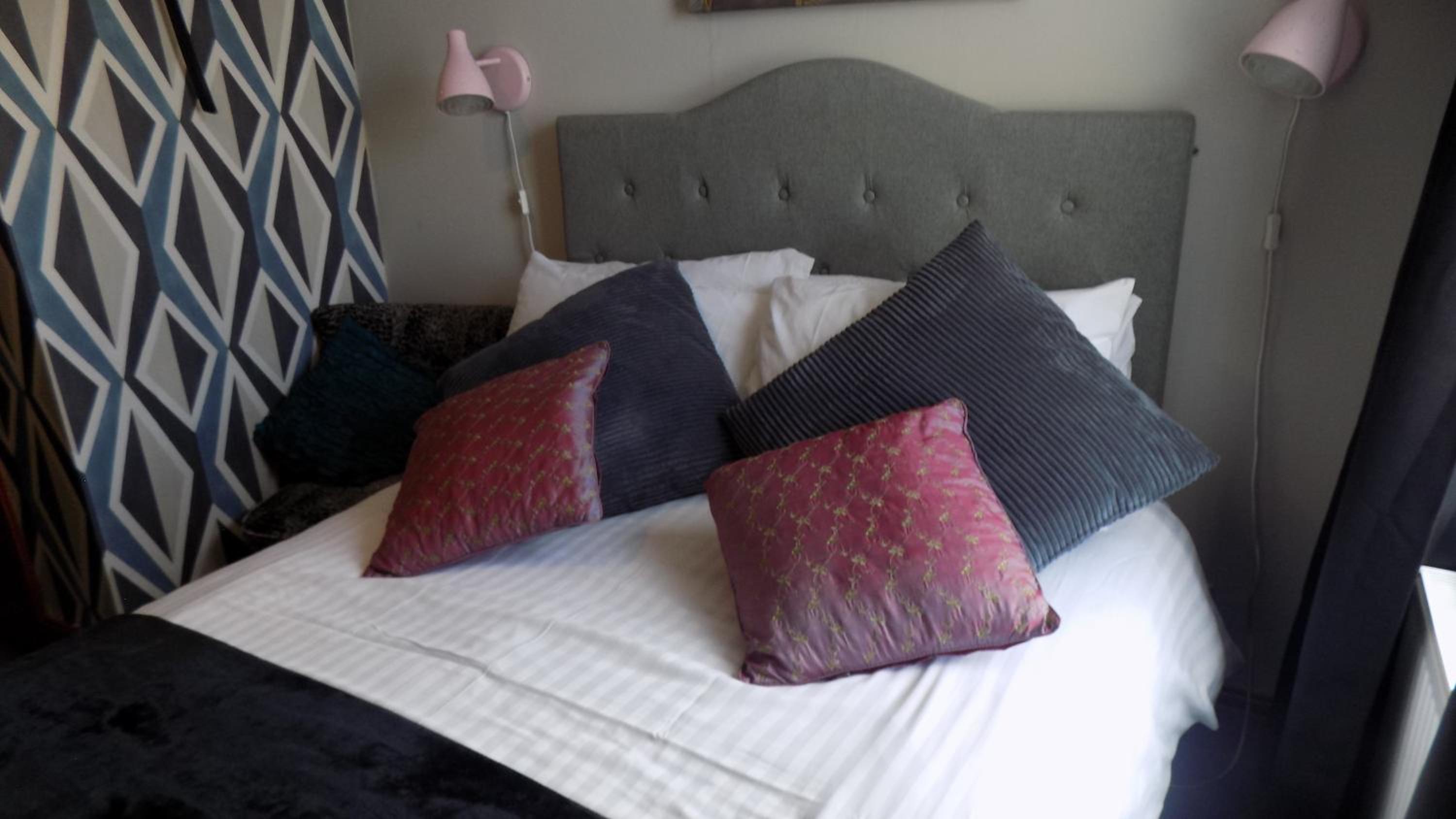 Budget Double Room - Photo 6