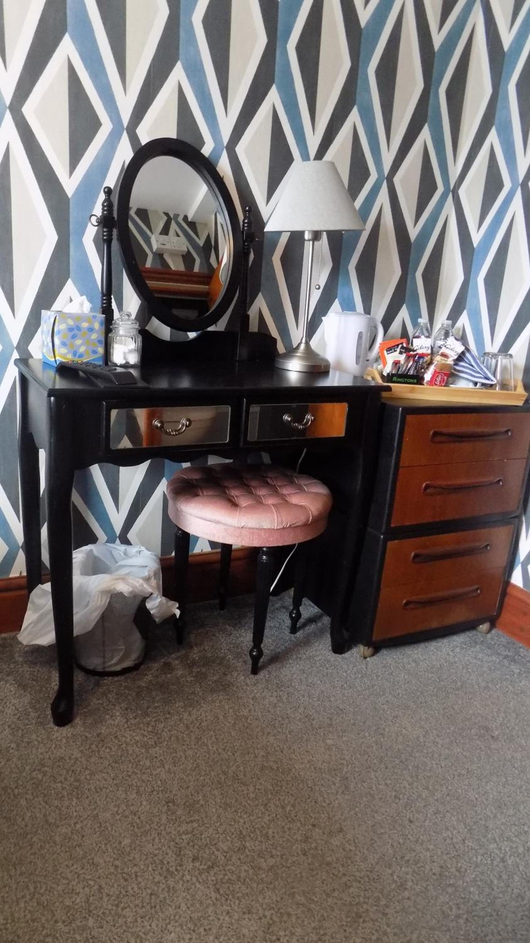 Budget Double Room - Photo 7