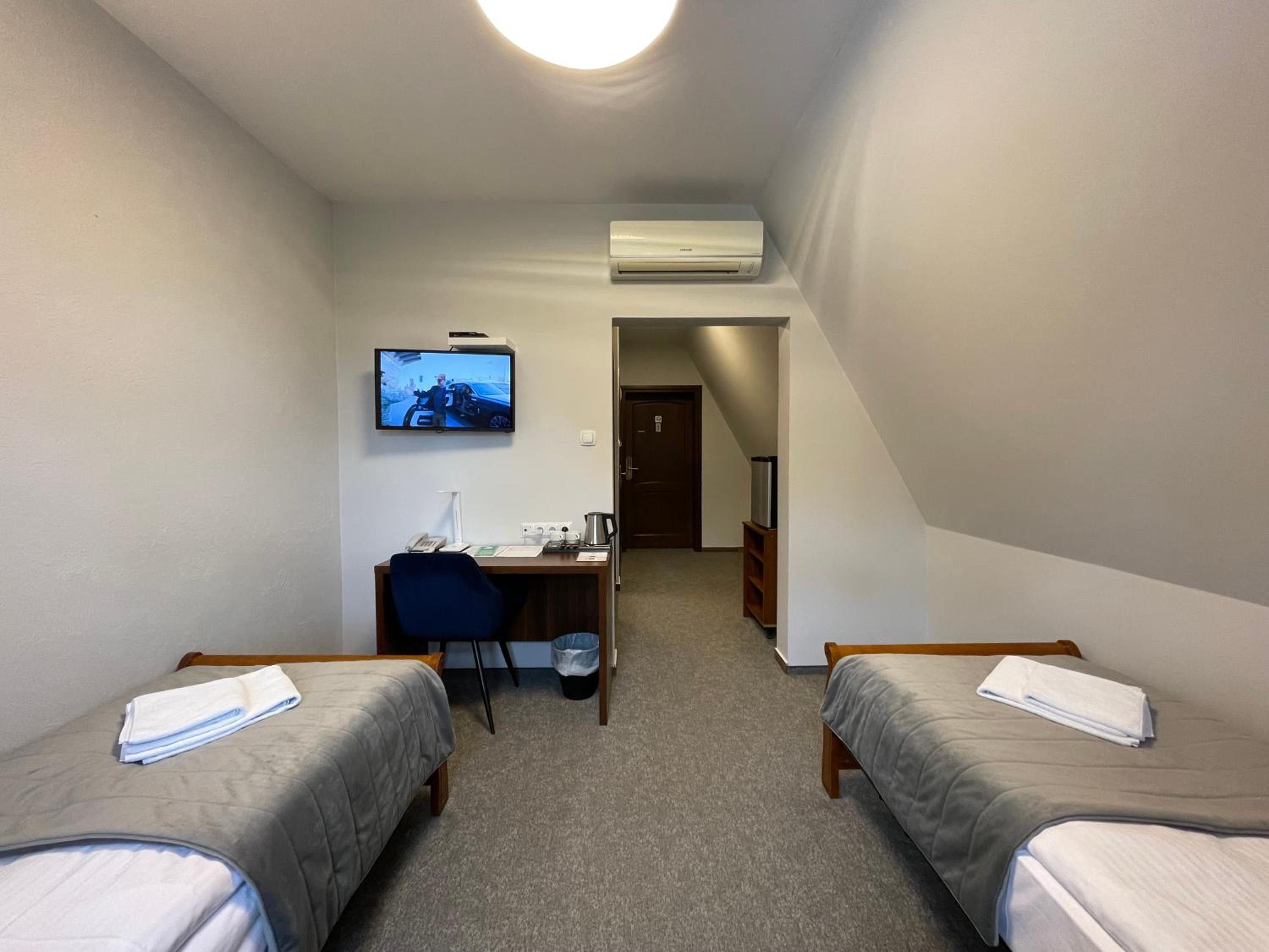 Twin Room with Shower