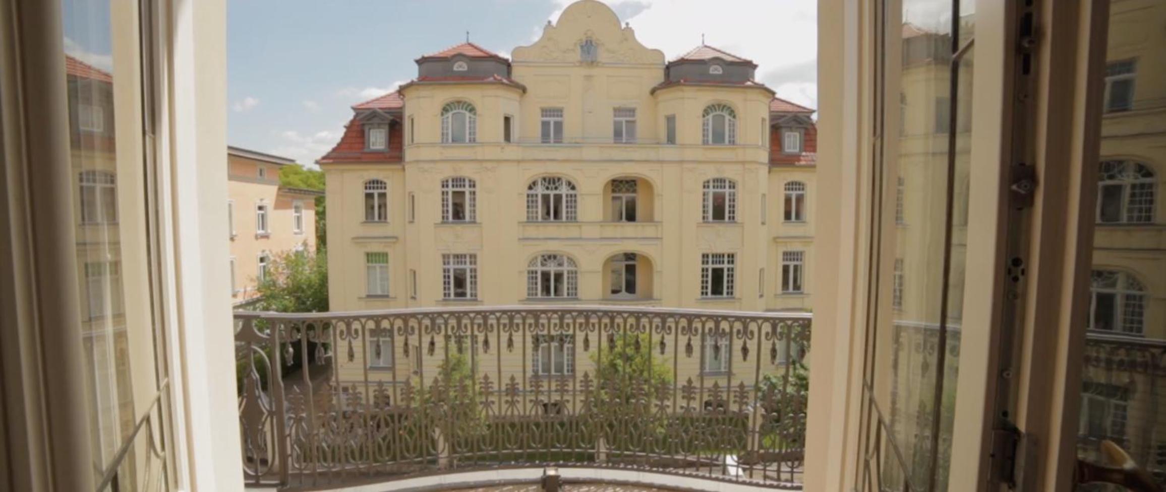 Deluxe Suite With Balcony photo 2