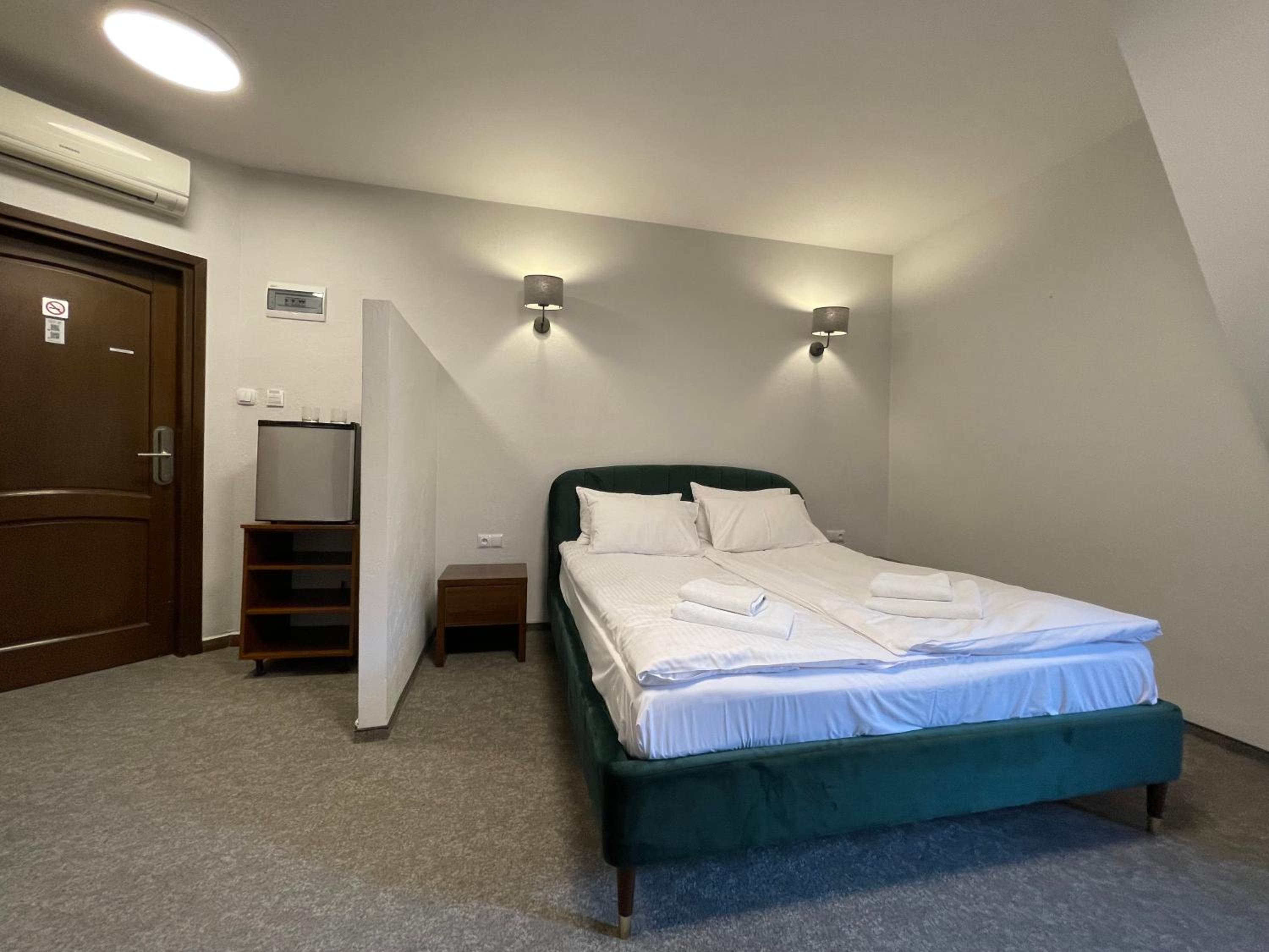 Double Room with Extra Bed photo 2