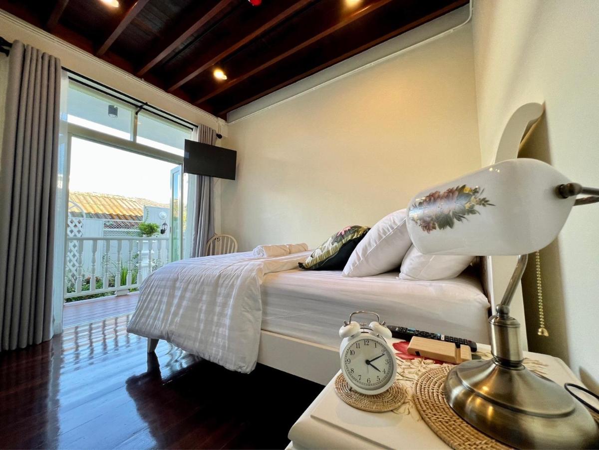 Queen Room with Garden View - Photo 5