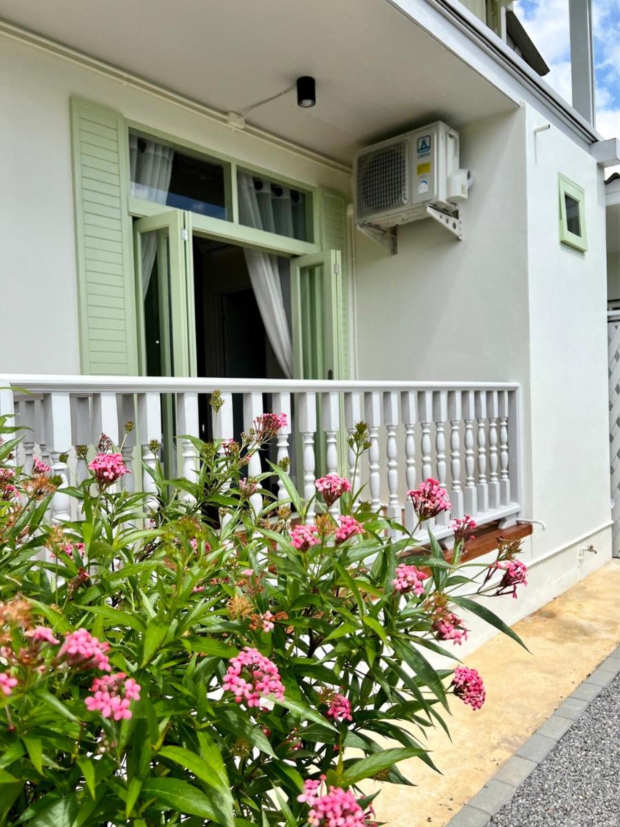 Queen Room with Garden View - Photo 4