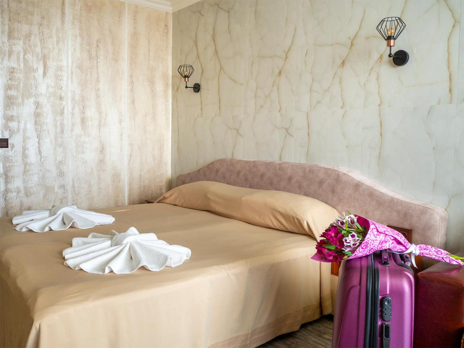 Double Room with Balcony (2 Adults + 1 Child) photo 2
