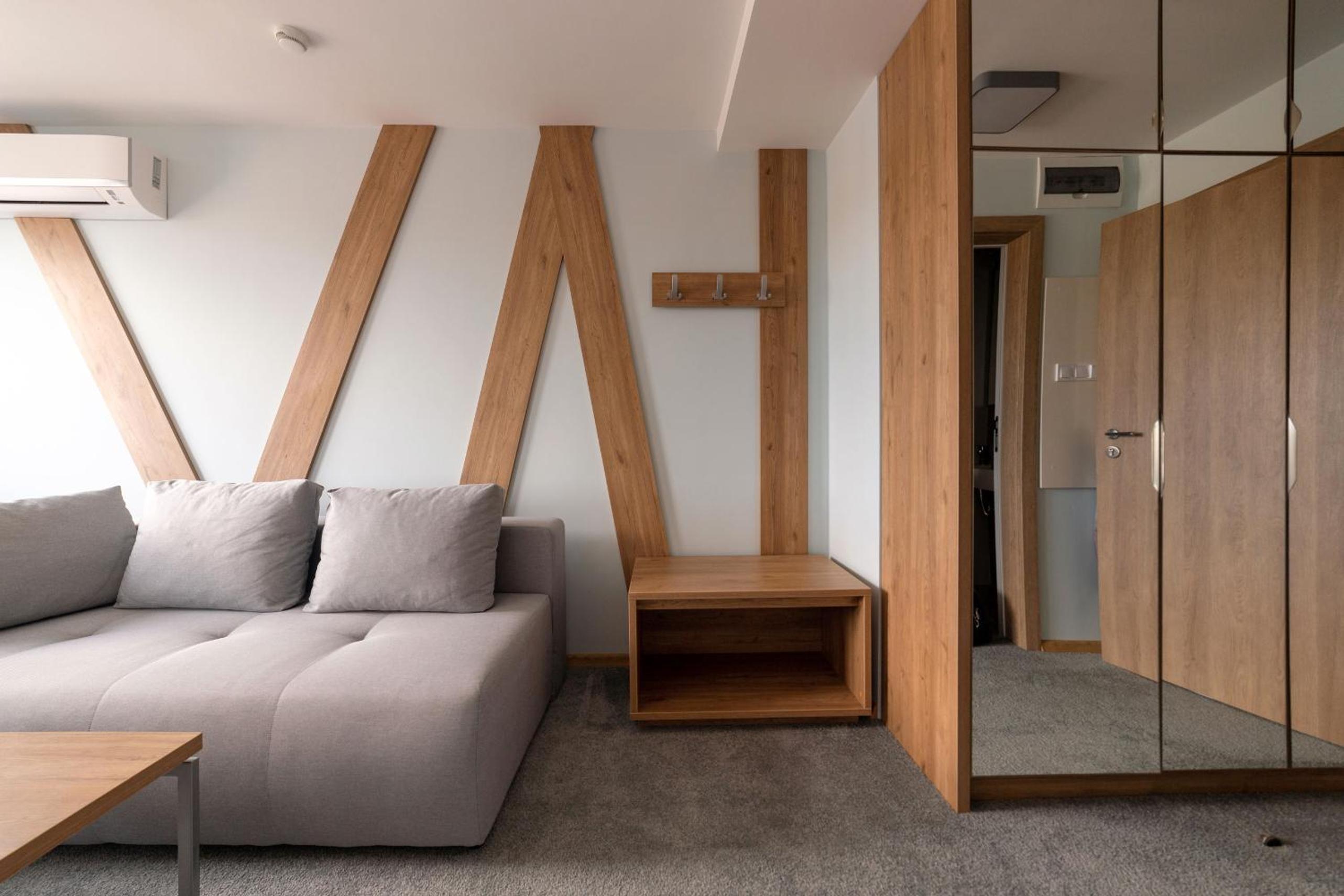 One-Bedroom Apartment - Photo 8