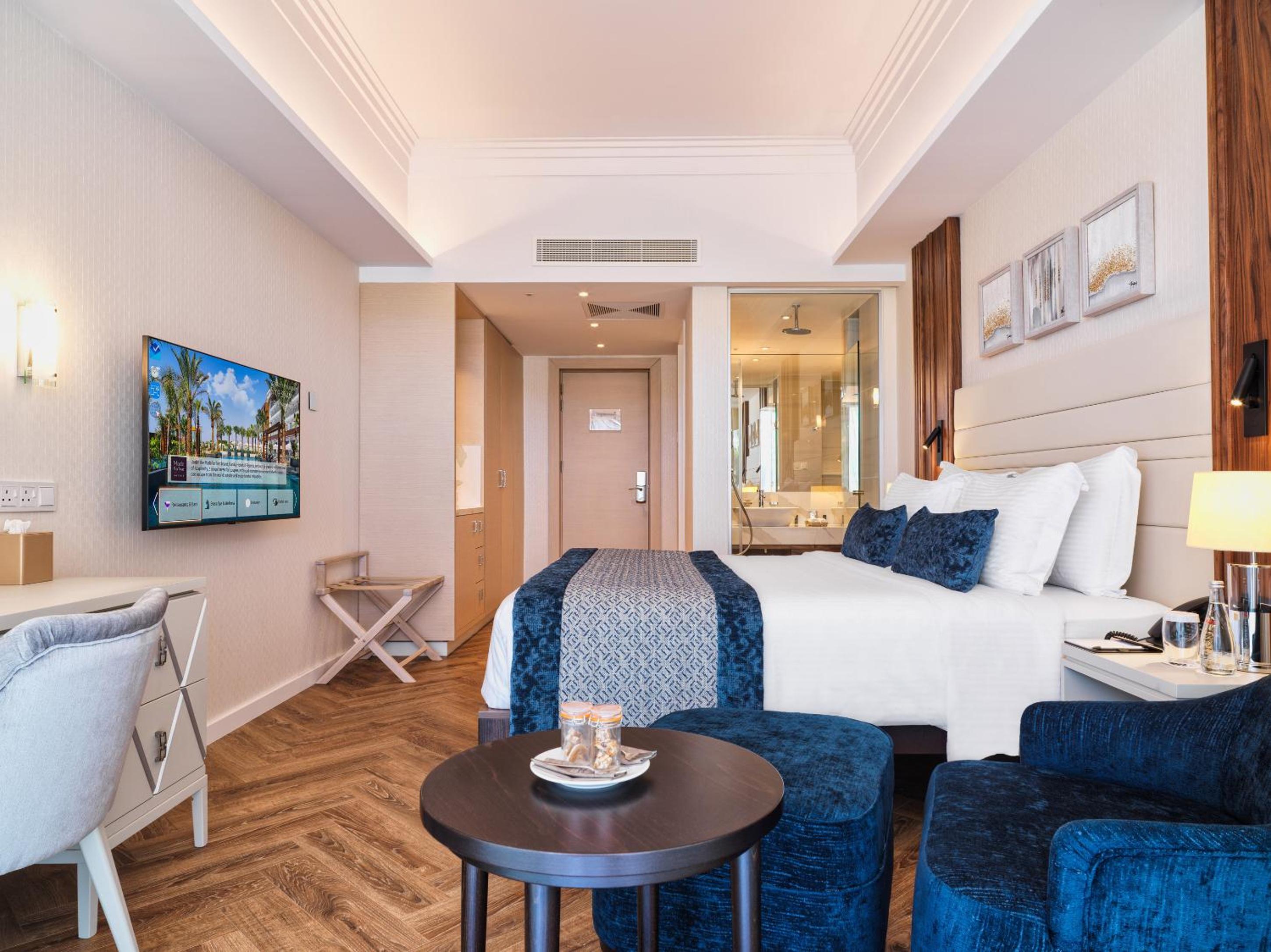 Junior Suite with Pool & Garden View