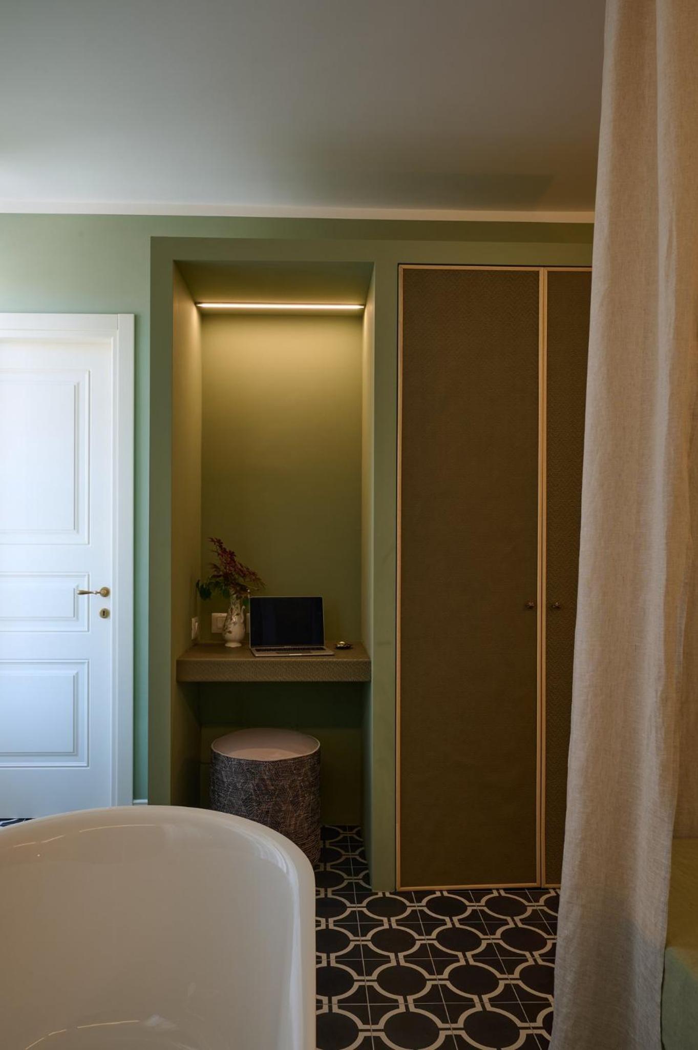 Large Double Room - Photo 12